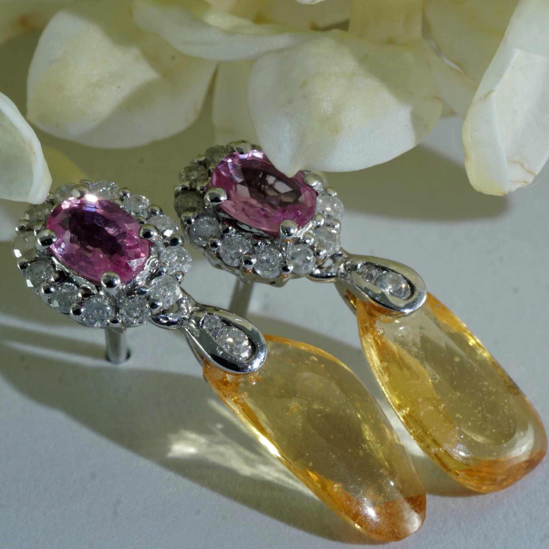 Pink and Yellow Sugarloaf Saphire with Diamond Earrings 18 kt Yellow Gold