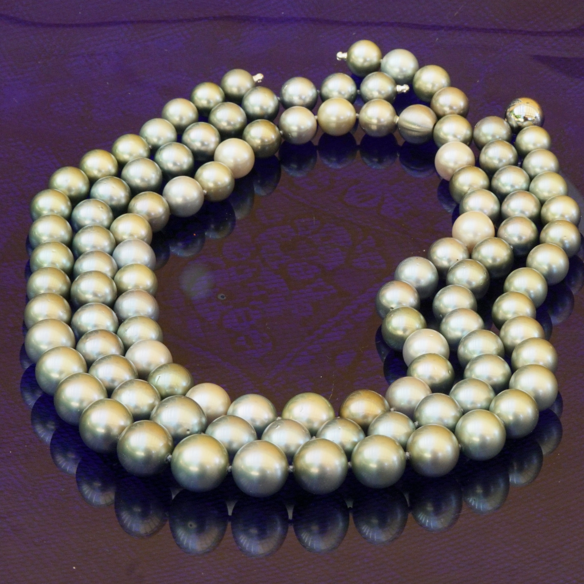 Tahiti Zucht Perl Collier AAA+ Grau Grünlich 13,3-10,2 mm rund verlaufend