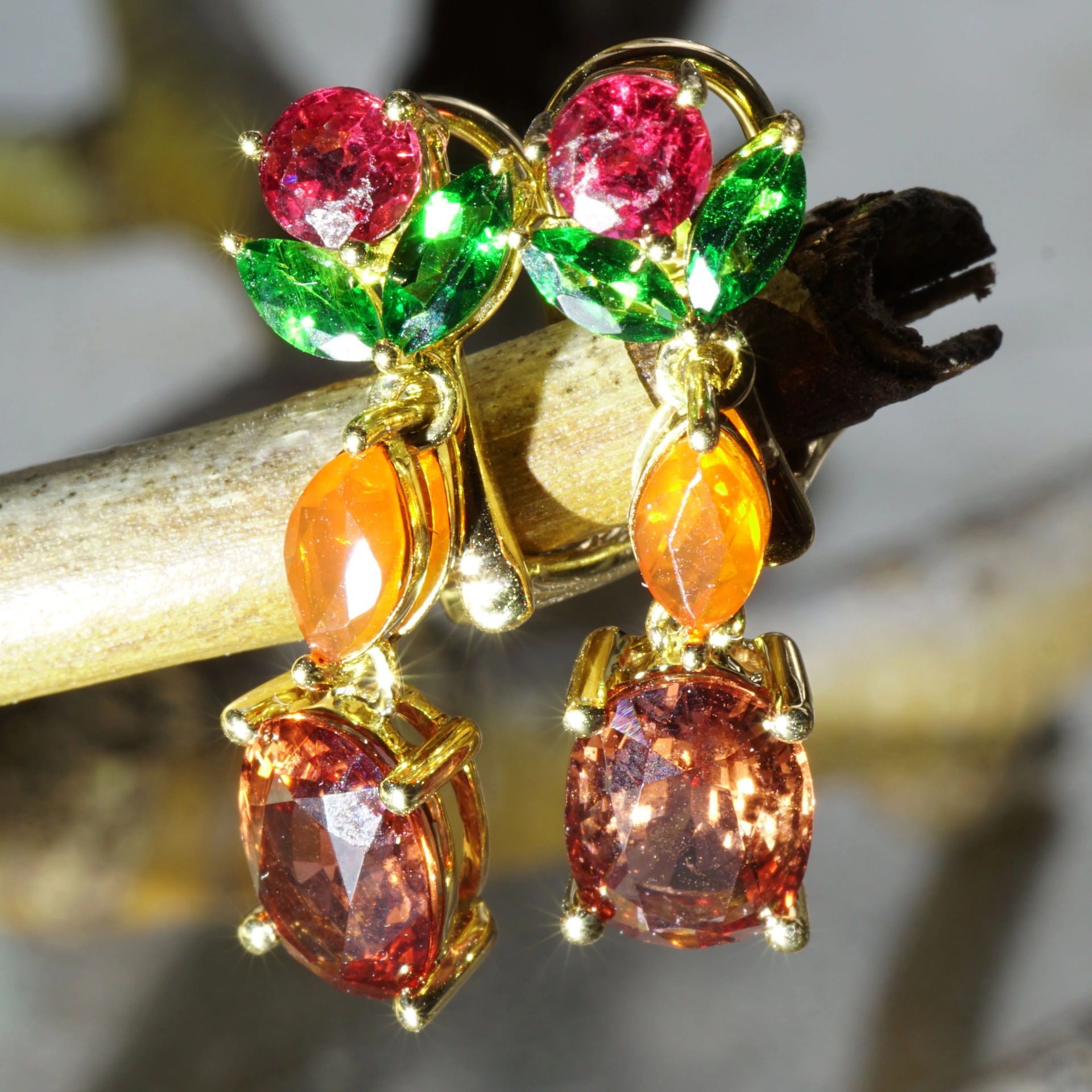 Gorgeous Colors like Blossoms in the Wind...18 kt Yellowgold