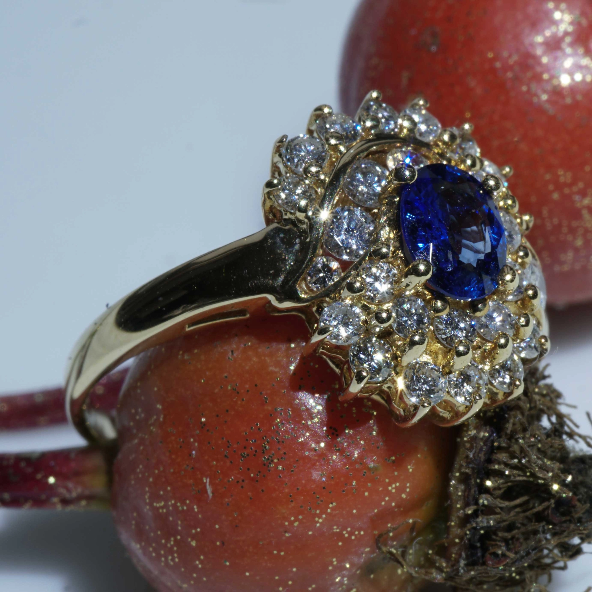Sapphire Brilliant Ring 18kt Yellowgold 0.53 ct 0.65 ct wonderful royal Blue