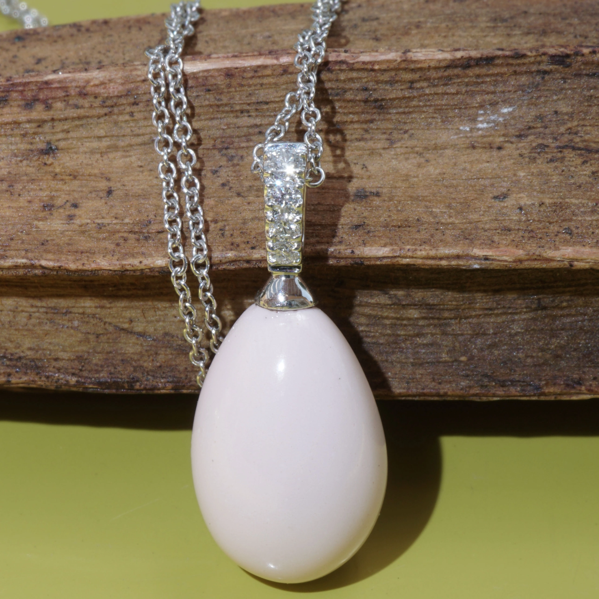 Fine Angel Skin Drop Brilliant Pendant with Chain 18 kt White Gold...sooo elegant