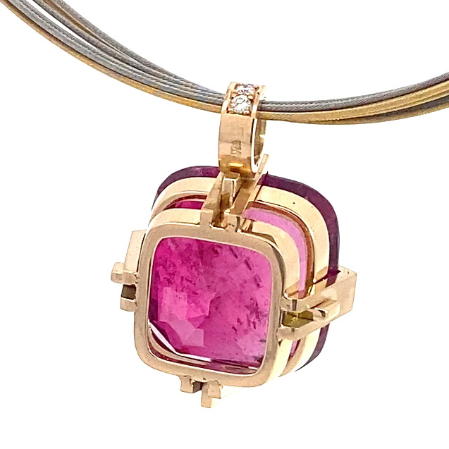 37 Carat Rubellite TOURMALINE Brilliant Pendant in 750 Rose Gold Handmade by Master Craftsman