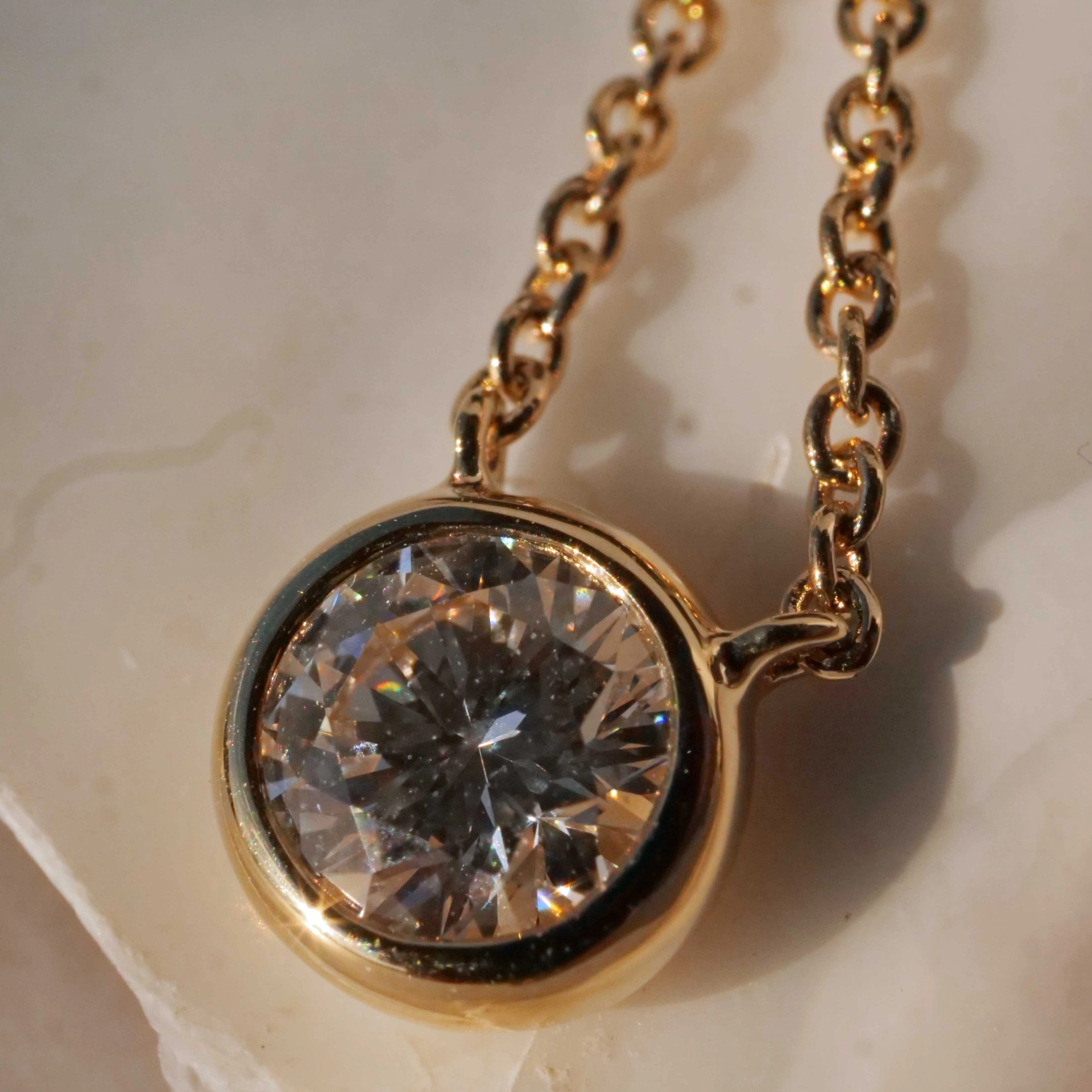 Brilliant Necklace 0.50 ct E (very fine white) / SI1 (small inclusions) with GIA report 18 kt Gold