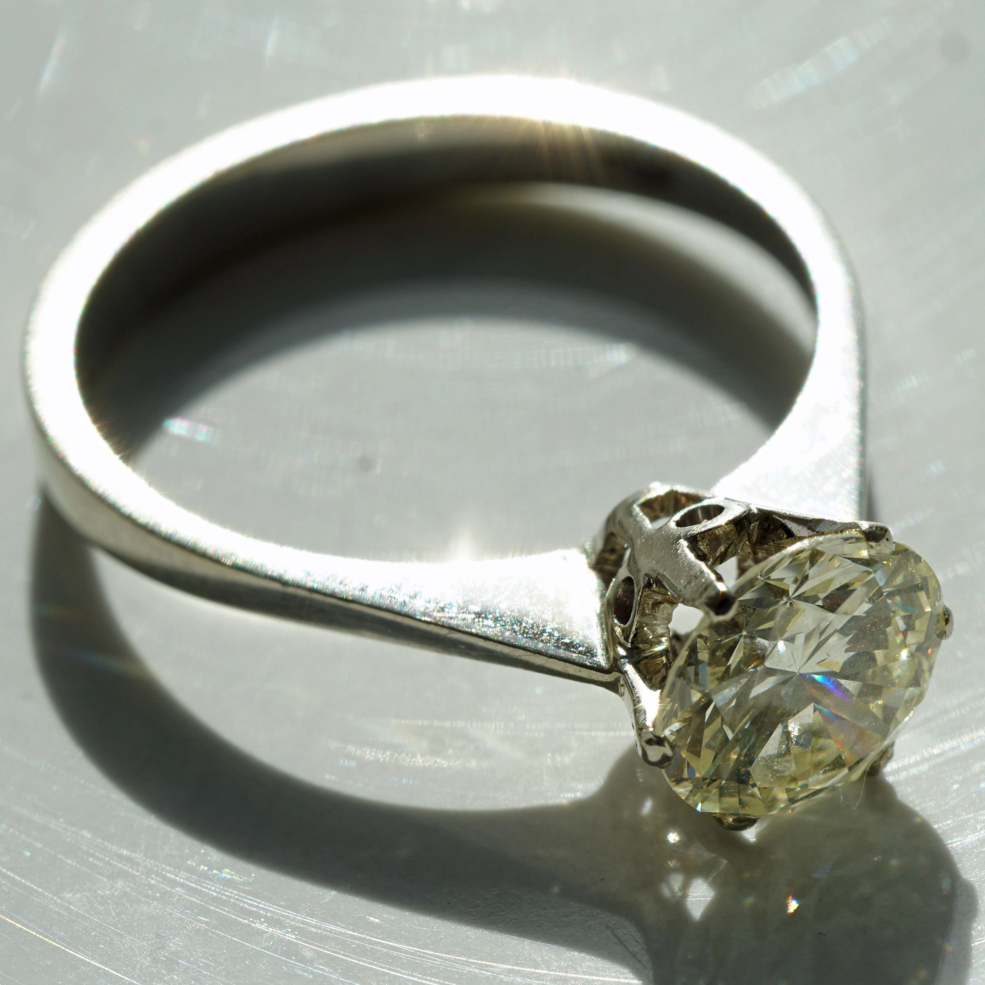 Brillant Ring 1.50 ct W-TCR / Lupenrein-VVS 7,4 mm D. Schliff sehr gut, 750er Weissgold