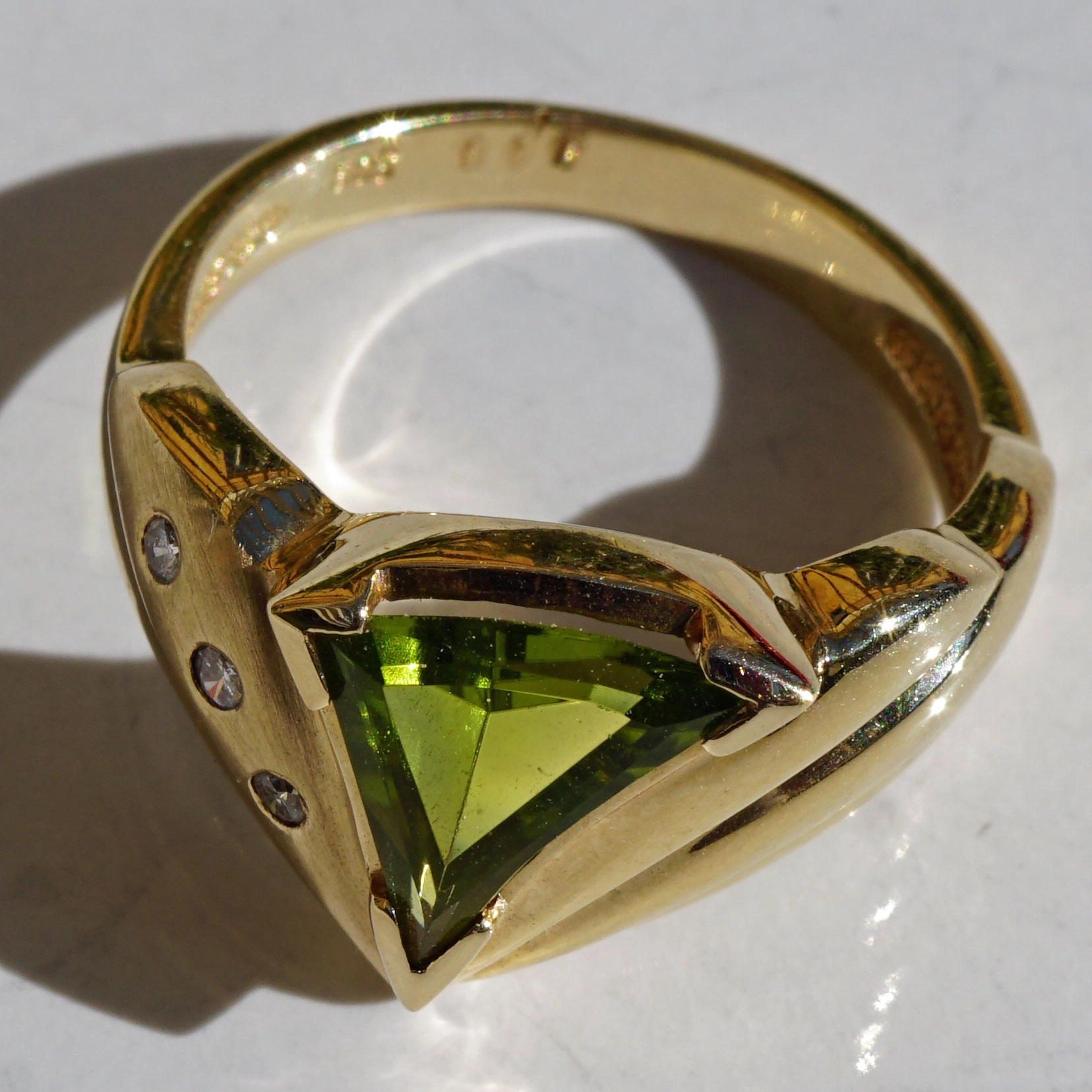Peridot Brillant Ring 585er Gelbgold  0.06 ct W VS .....green energy
