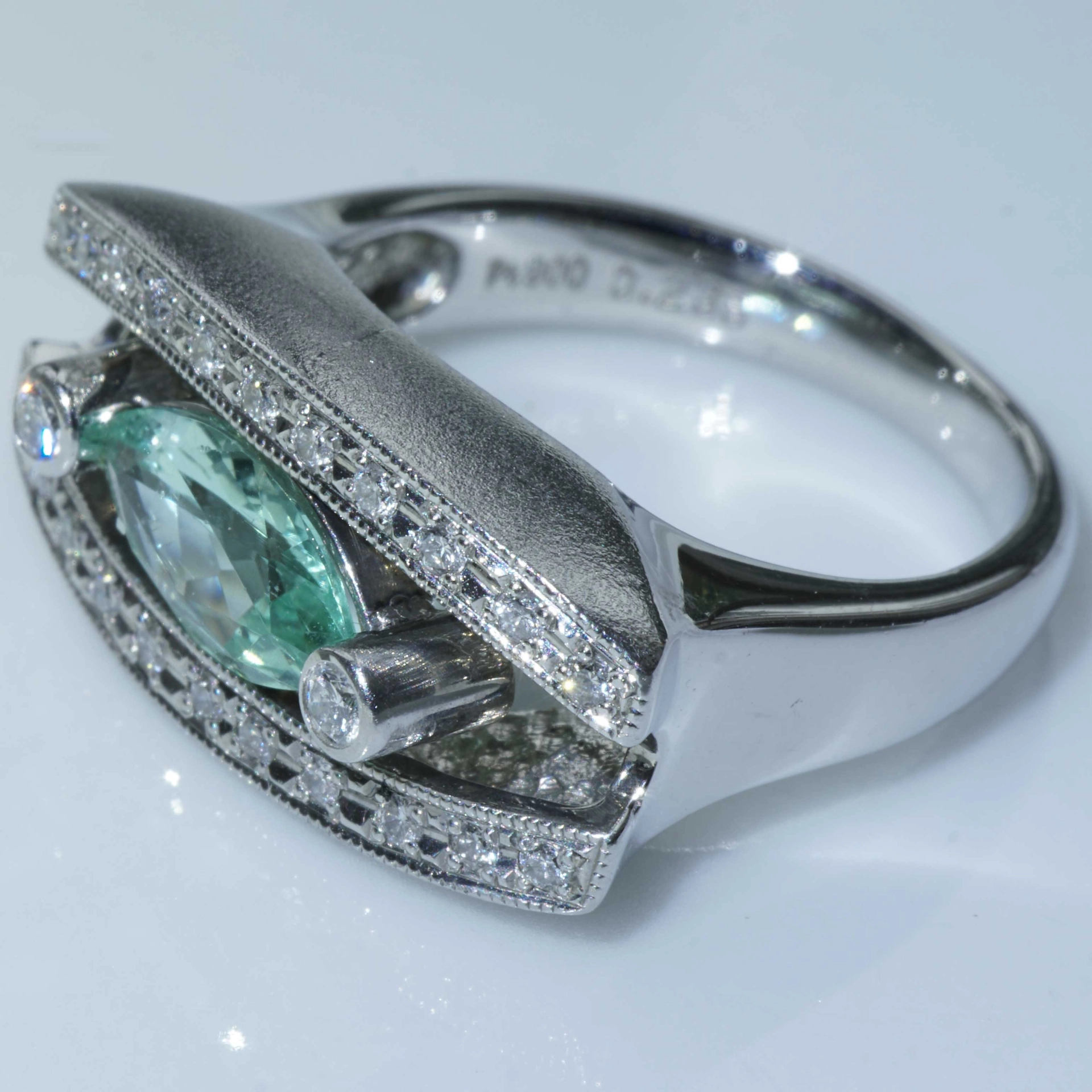 Paraiba Brilliant Ring 0.847 ct 0.28 ct Platinum almost eyeclear