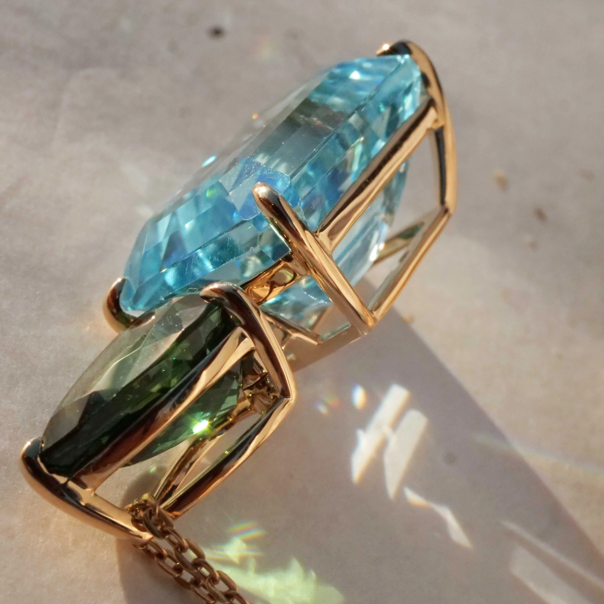 Turmalin Bluetopaz Pendant with incredible luminosity 18 kt Yellow Gold blue and  green 