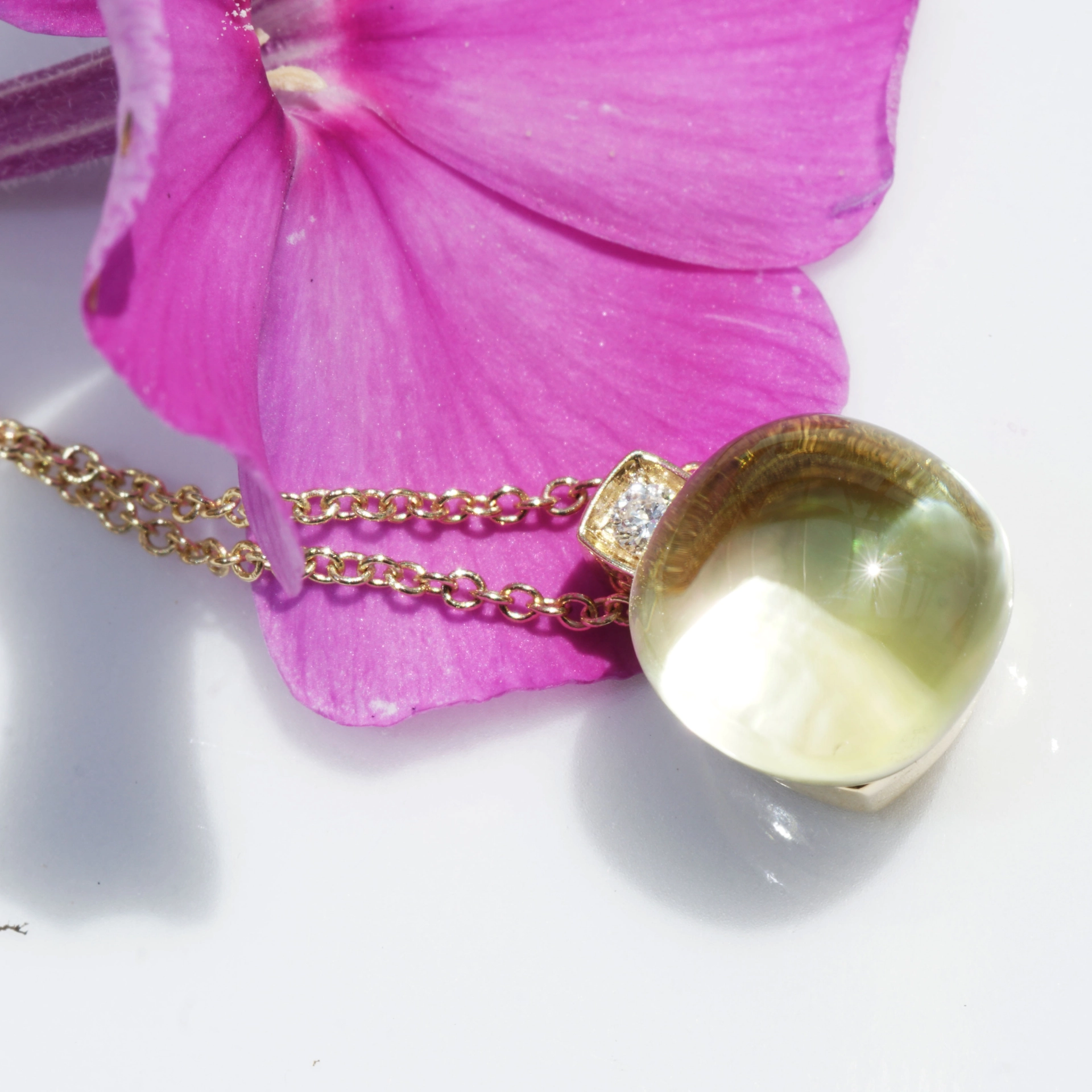 Lemonquartz Brilliant Pendant with Chain 18 kt Yellow Gold...perfekt floating Effect