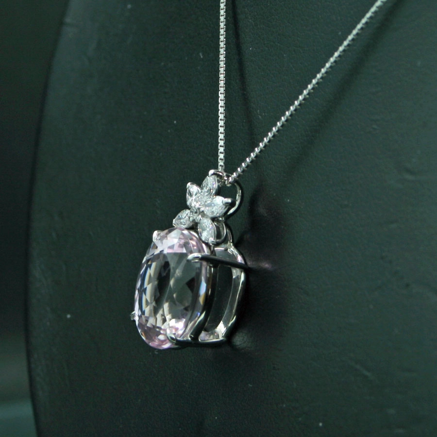 Kunzit-Brillant-Anhänger mit Kette, 900er-Platin