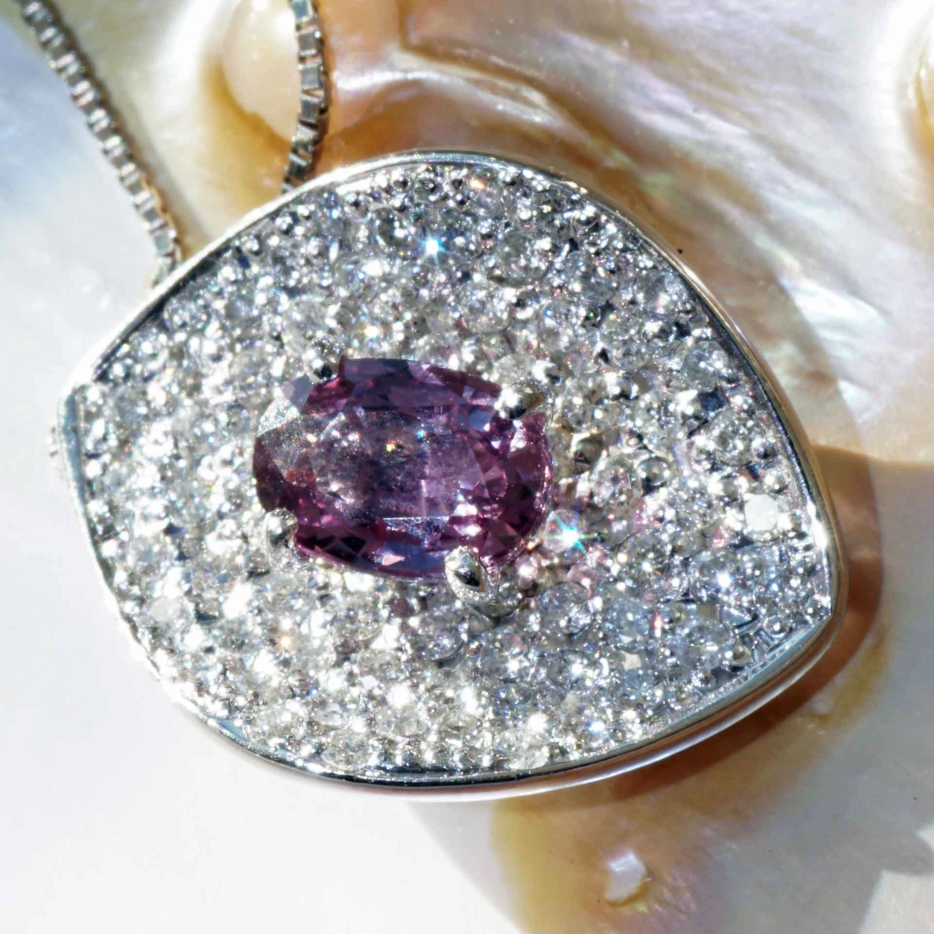 Saphire Brilliant Pendant 900 Platinum purpur violet ...incredible luminous Color