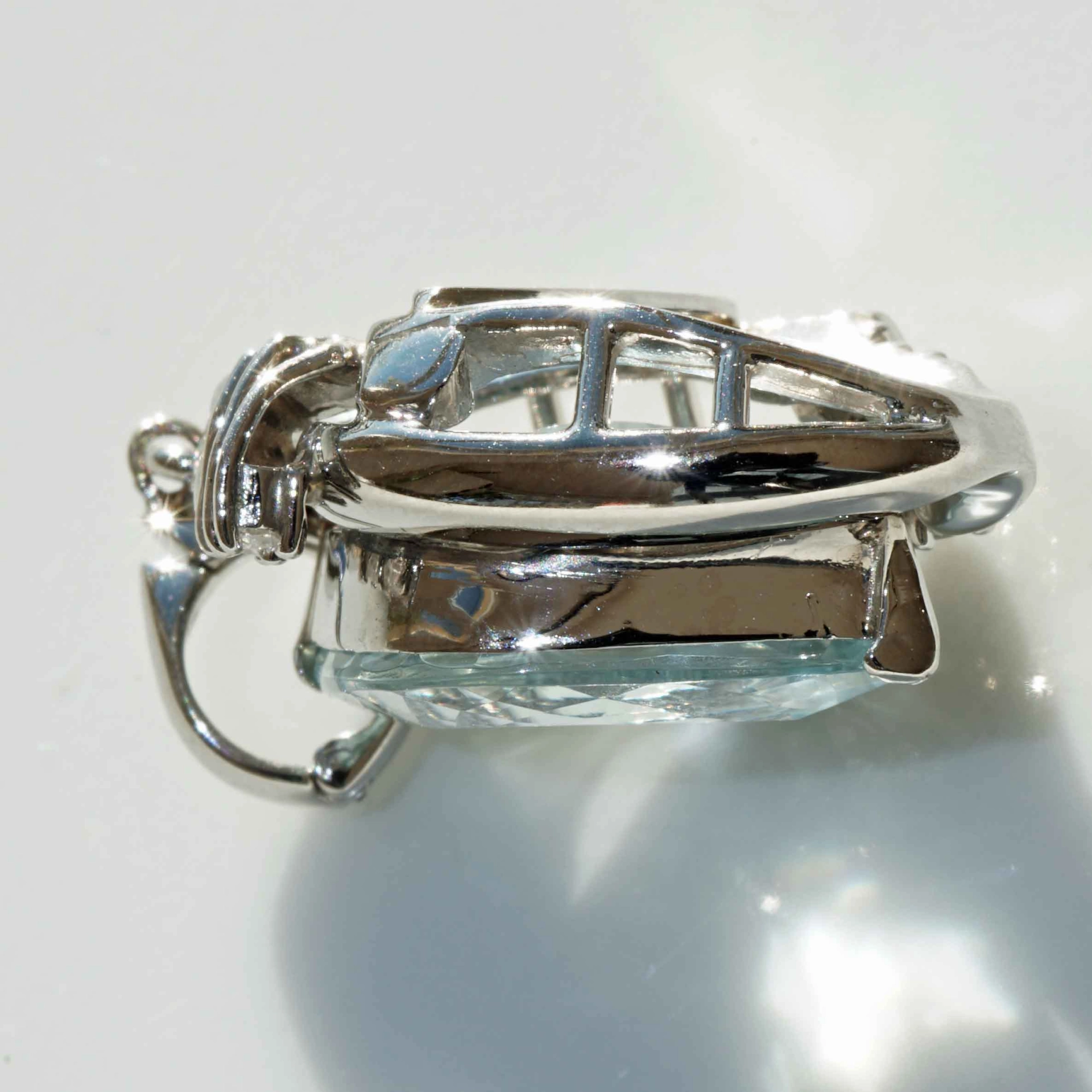 Fancy Aquamarin Brilliant Pendant 7.8 ct  900 Patinum 0.35 ct beautiful Color