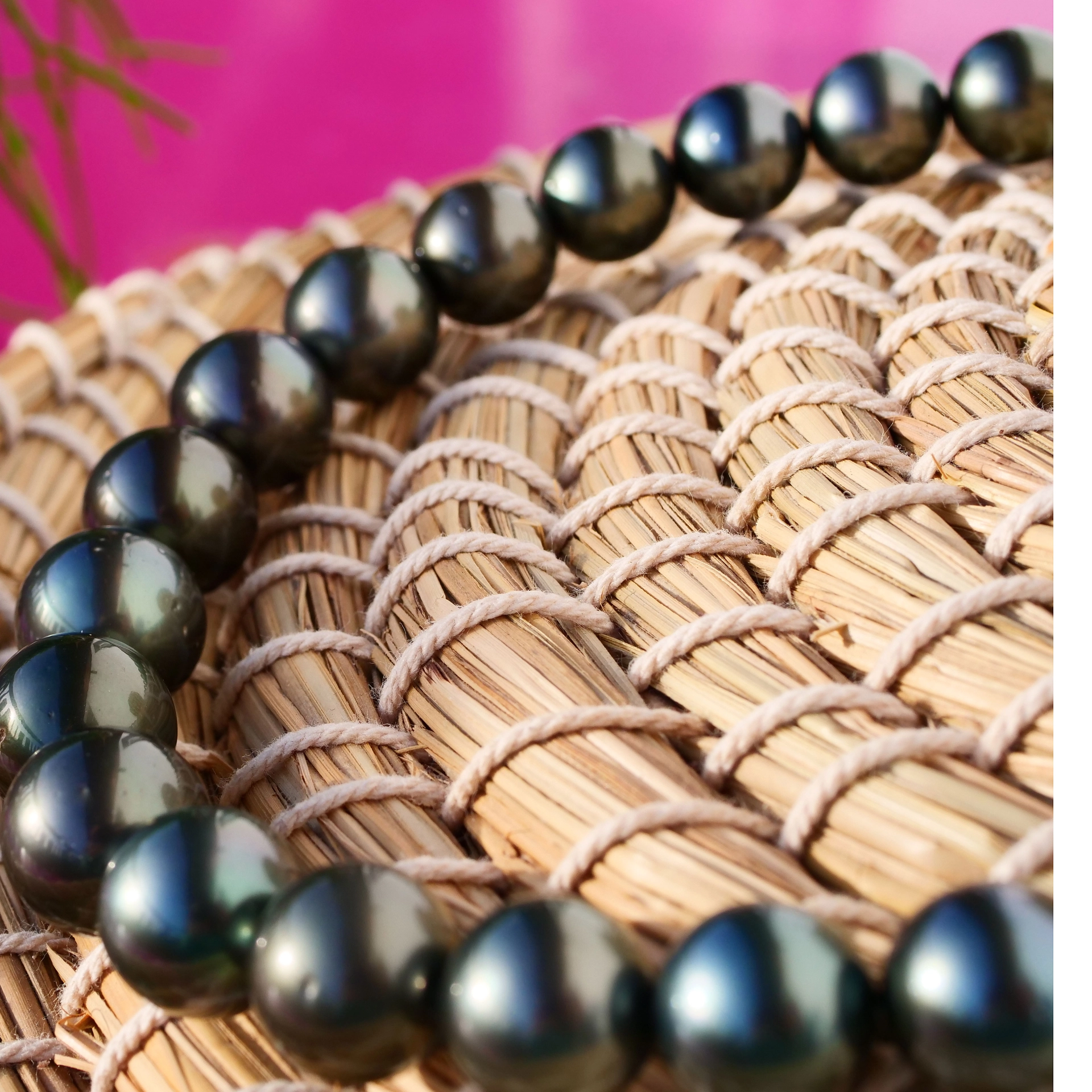 Tahiti Zuchtperl Collier 15,3 x 12,0 mm AAA-AA+ schwarz-antrazit toller Lüster tolle Größe