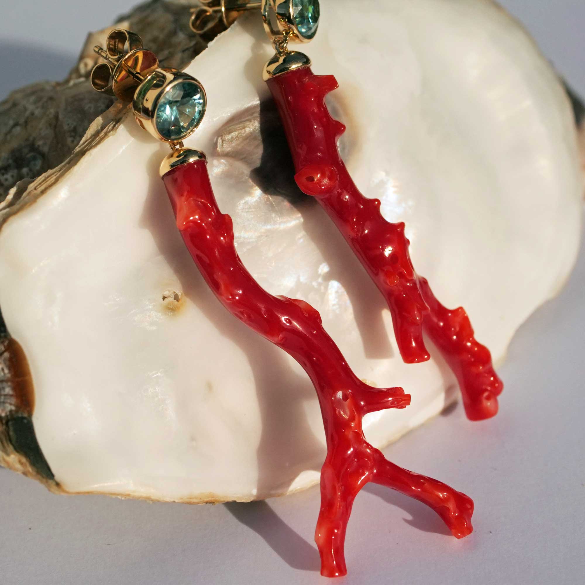 Korall Ast  Blau Zirkon Ohrhänger 585er Gelbgold...Eintauchen in die Welt der Meere 2.35 ct 20 ct 