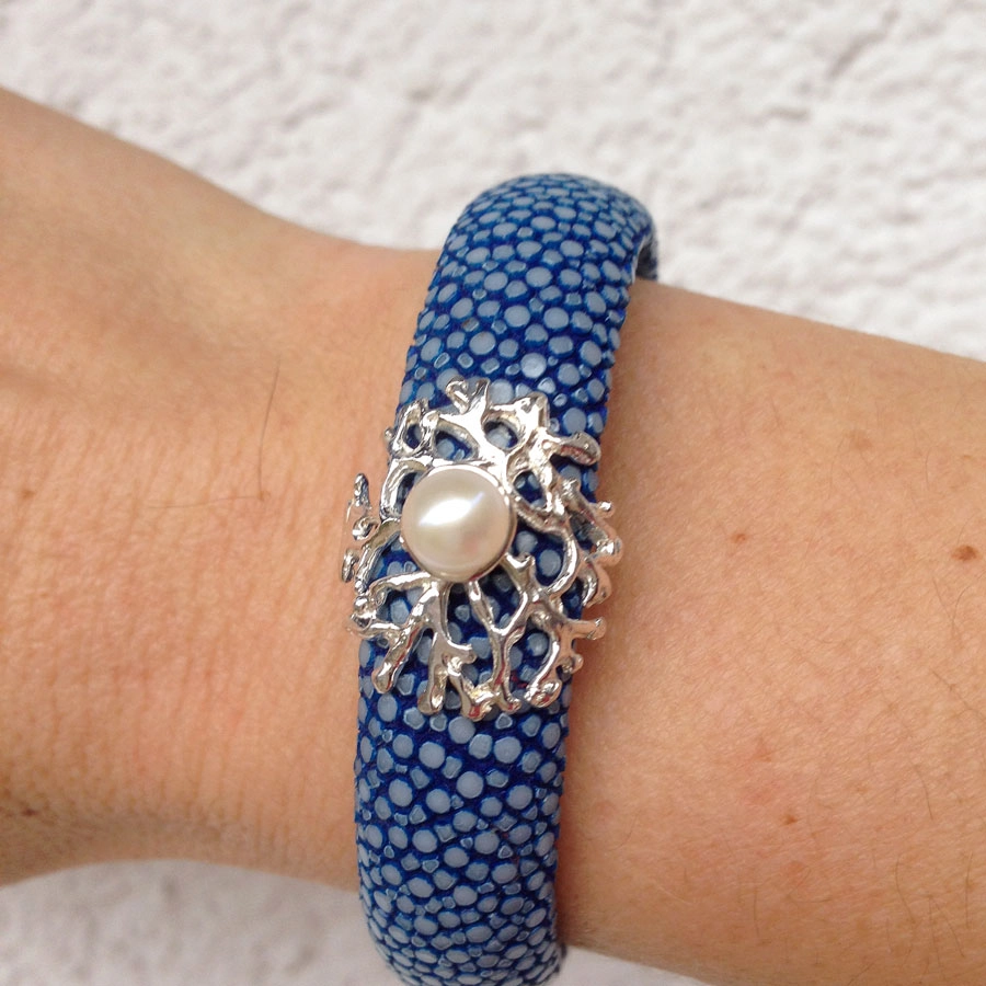 Zuchtperl Rochenleder Armreif under the sea 925er Silber blau