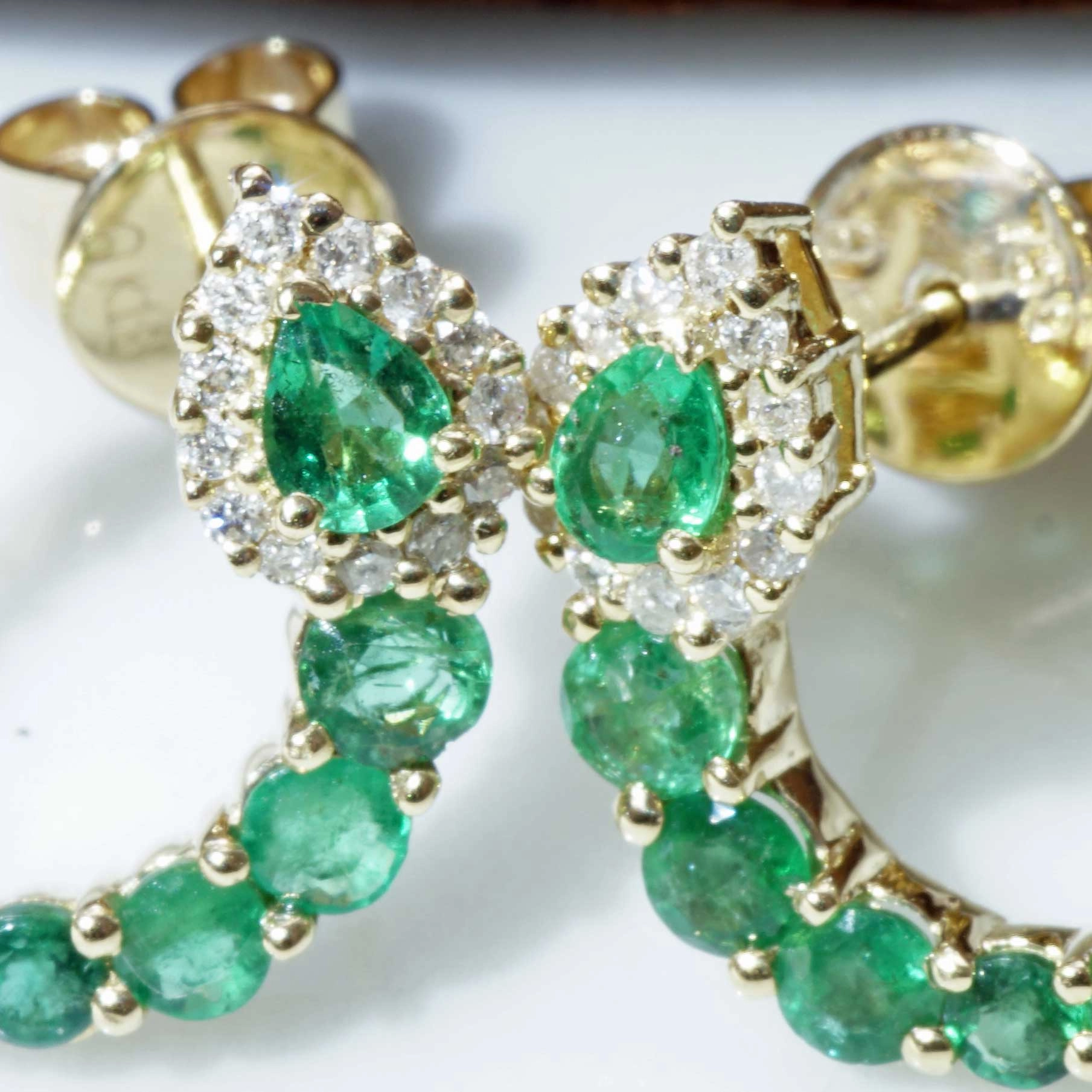 Emerald Brilliant Stud Earrings Three Quarter Circle 18 kt Yellow Gold