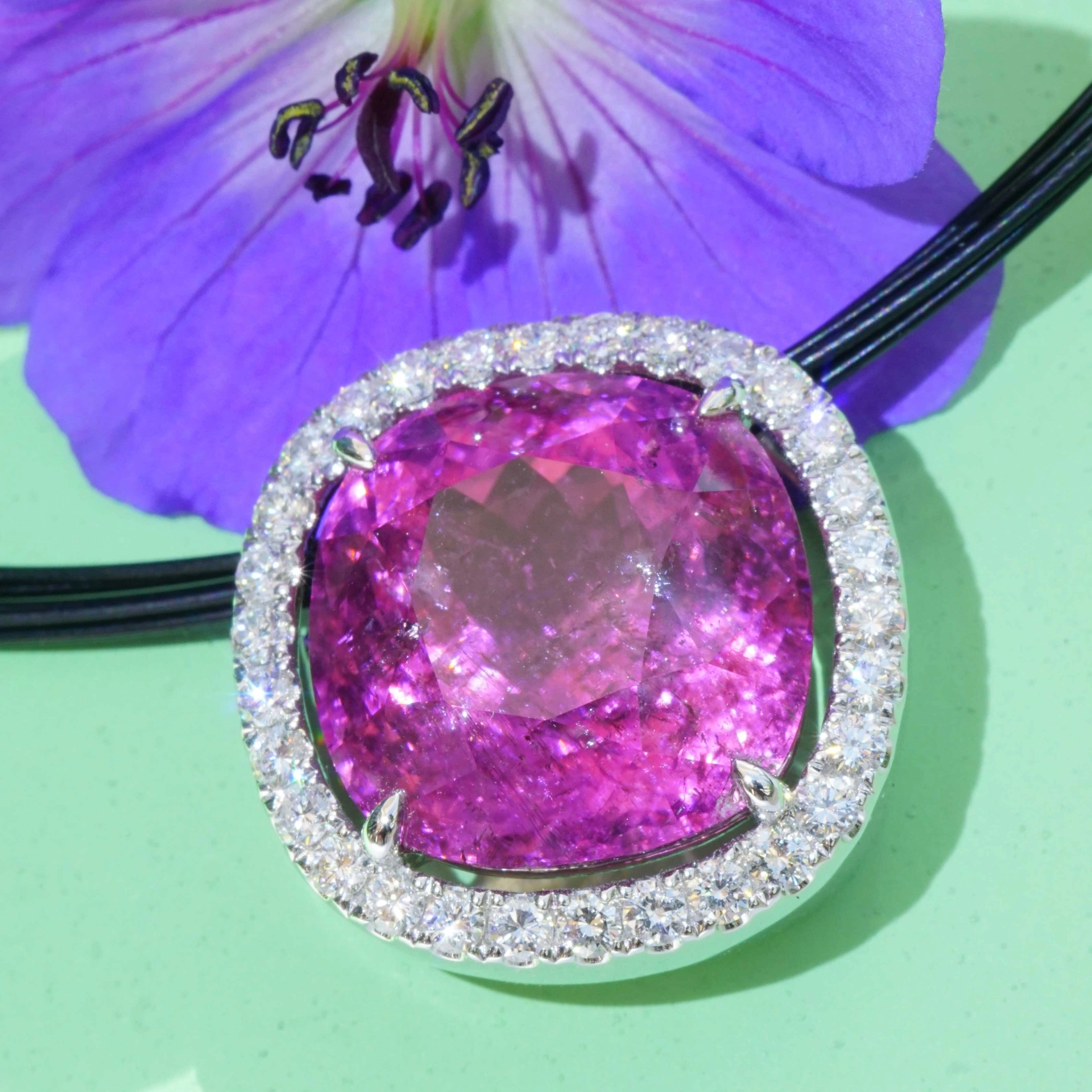 Copper Rubelithe 16.84 ct pink-redish Brilliant Pendant 18 kt White Gold...amazing Color