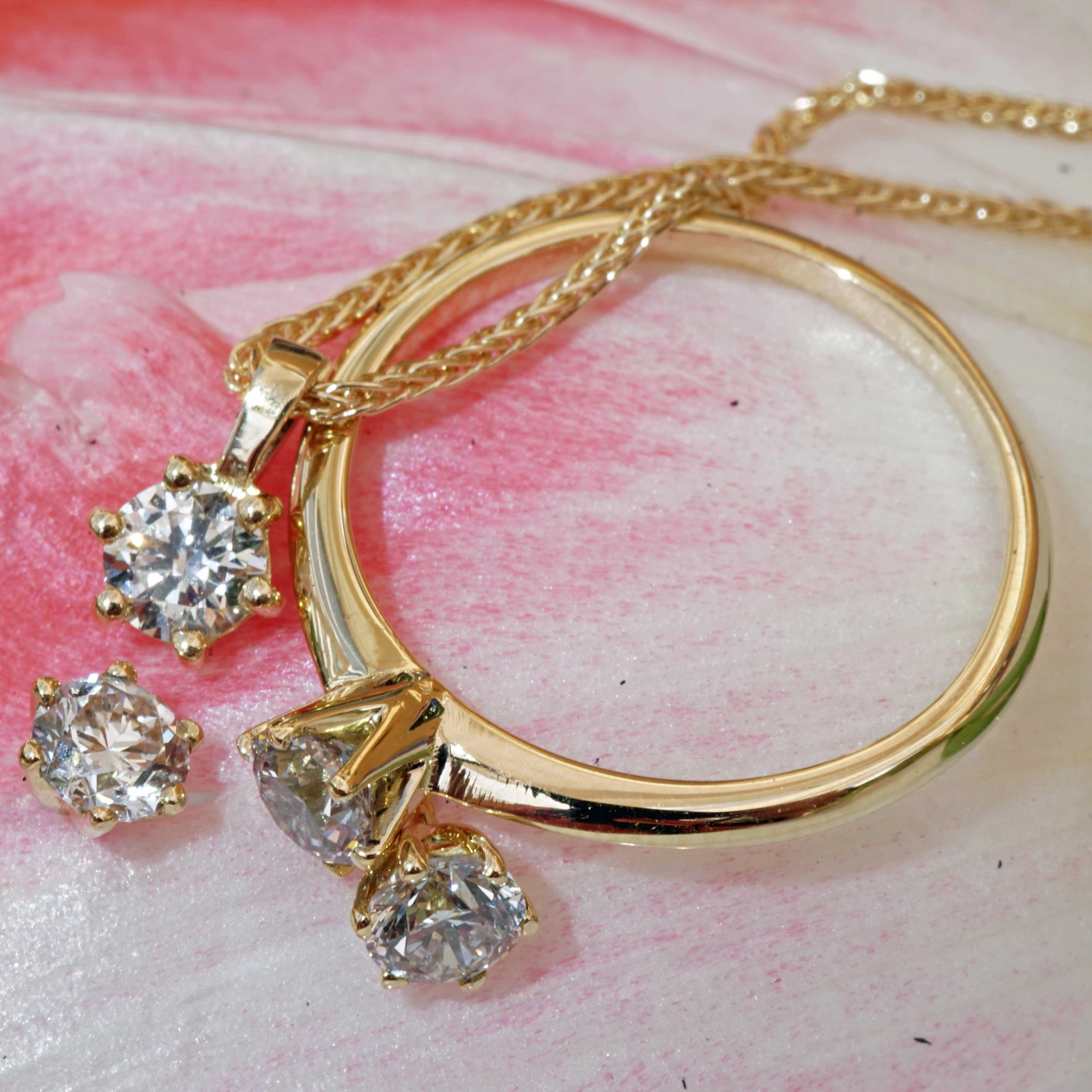 Brilliant Pendant Ring Earstuds 18 kt Yellowgold total 1.20 ct VS Silhouette Schmuck