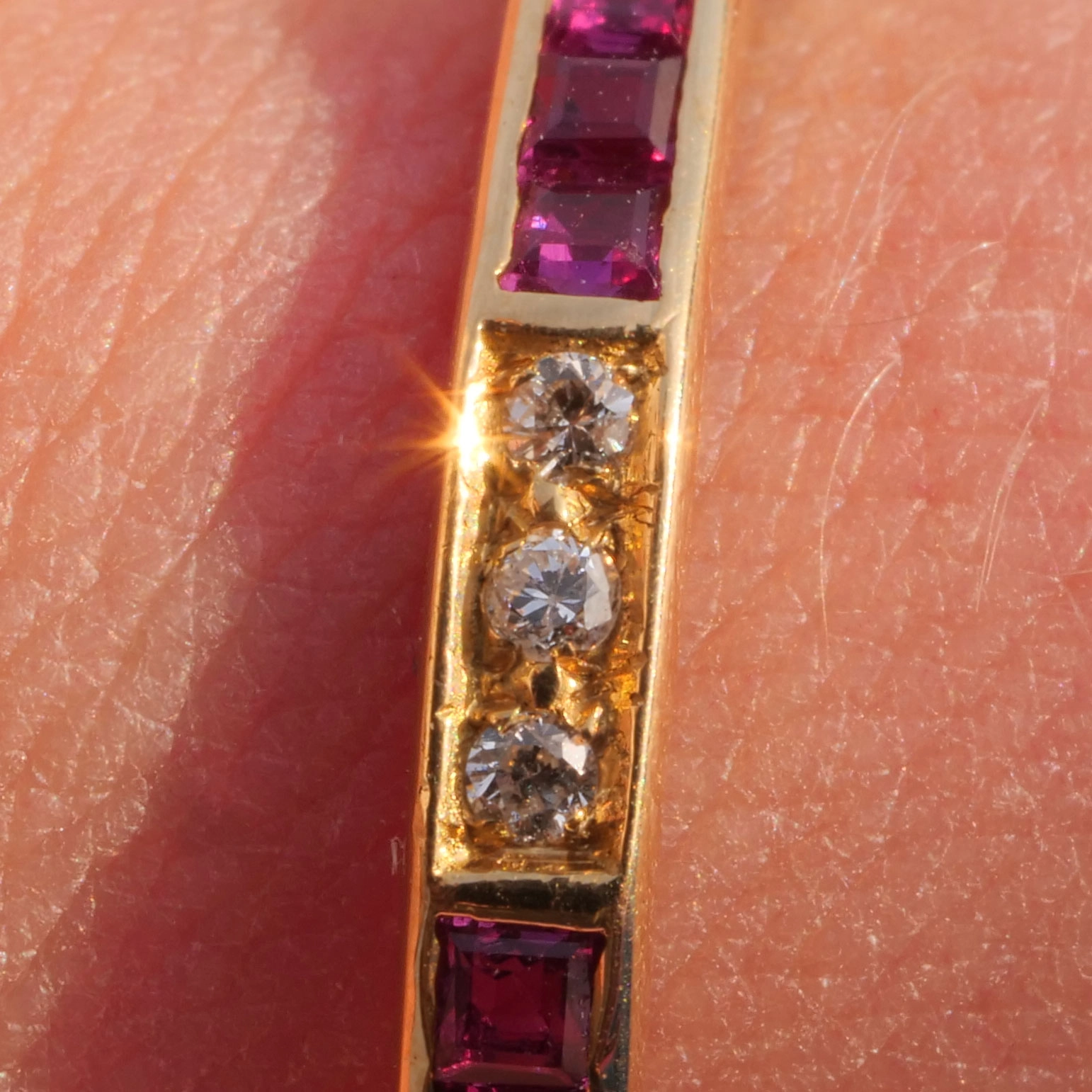 Ruby Brilliant Ring 18 kt Yellow Gold new and handmade for Combinations