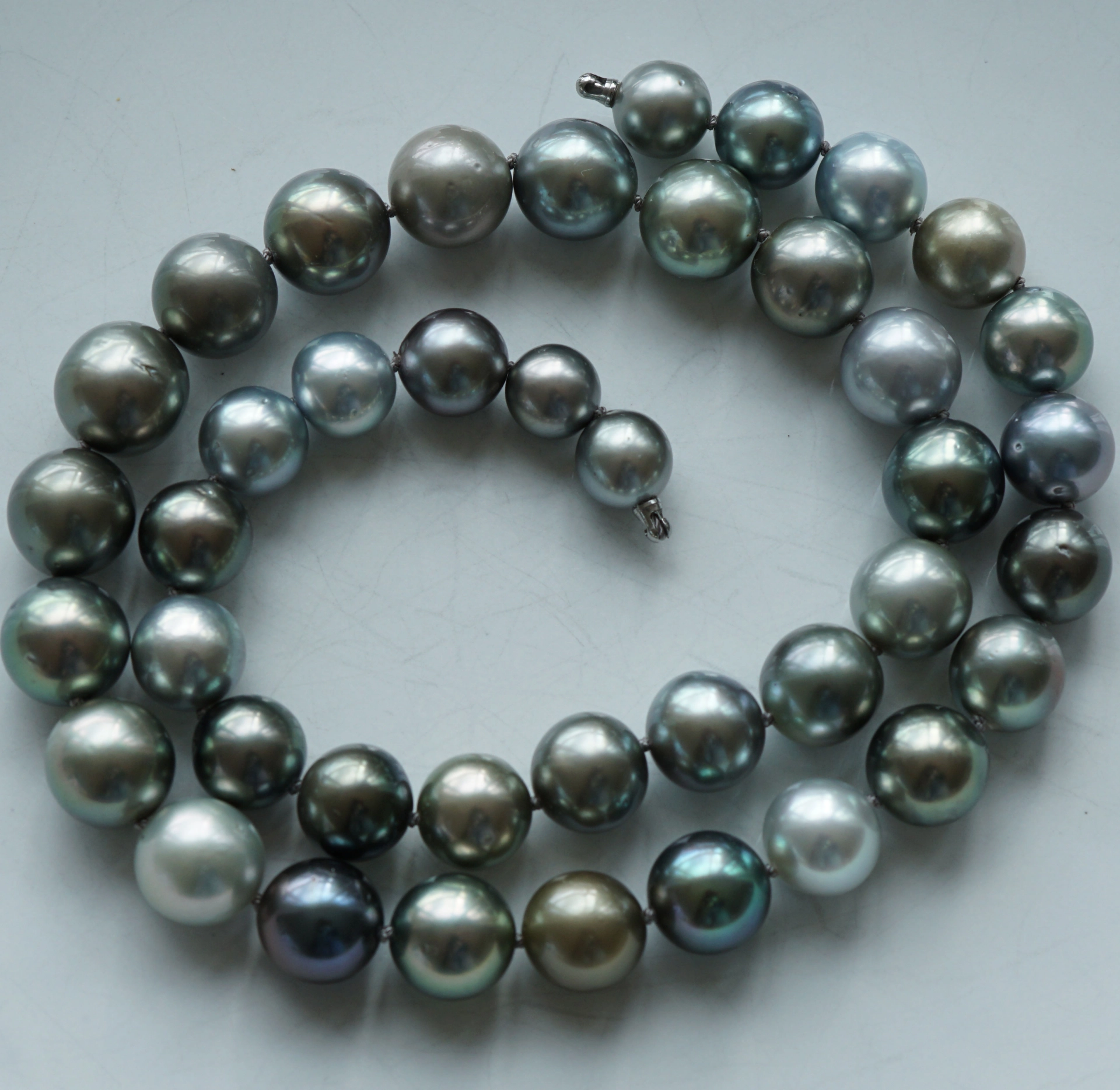 Tahitian Pearl Necklace 9-11 mm AA+ multicolor...gold, mocha, aubergine, silver