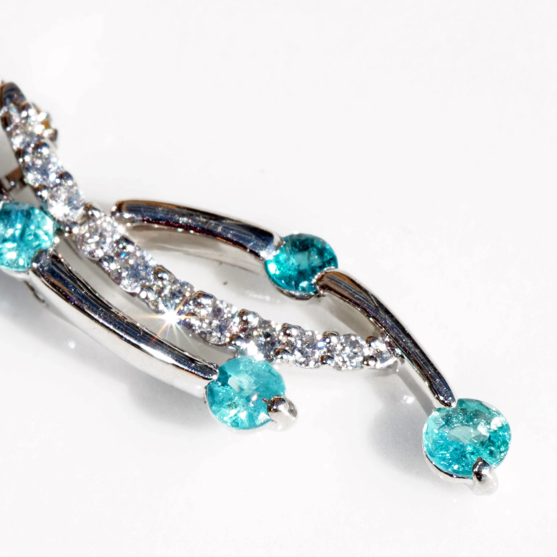 Paraiba Tourmaline Brilliant Pendant with Chain 900 Platinum....lagune Colors...