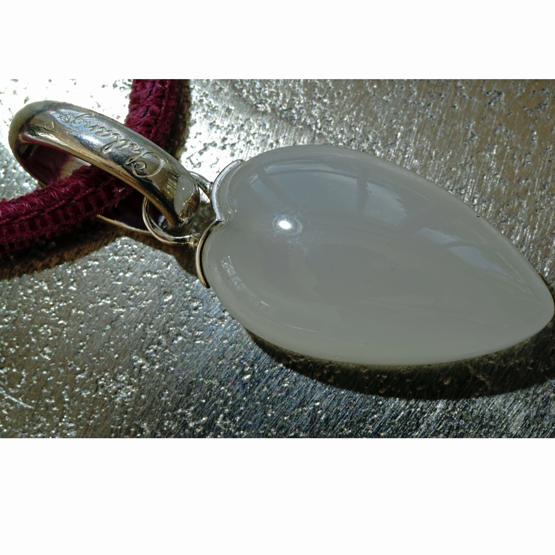 The Best Silver Jewelery forever...High Quality Chilango Pendant Jewel Heart White Calcedony
