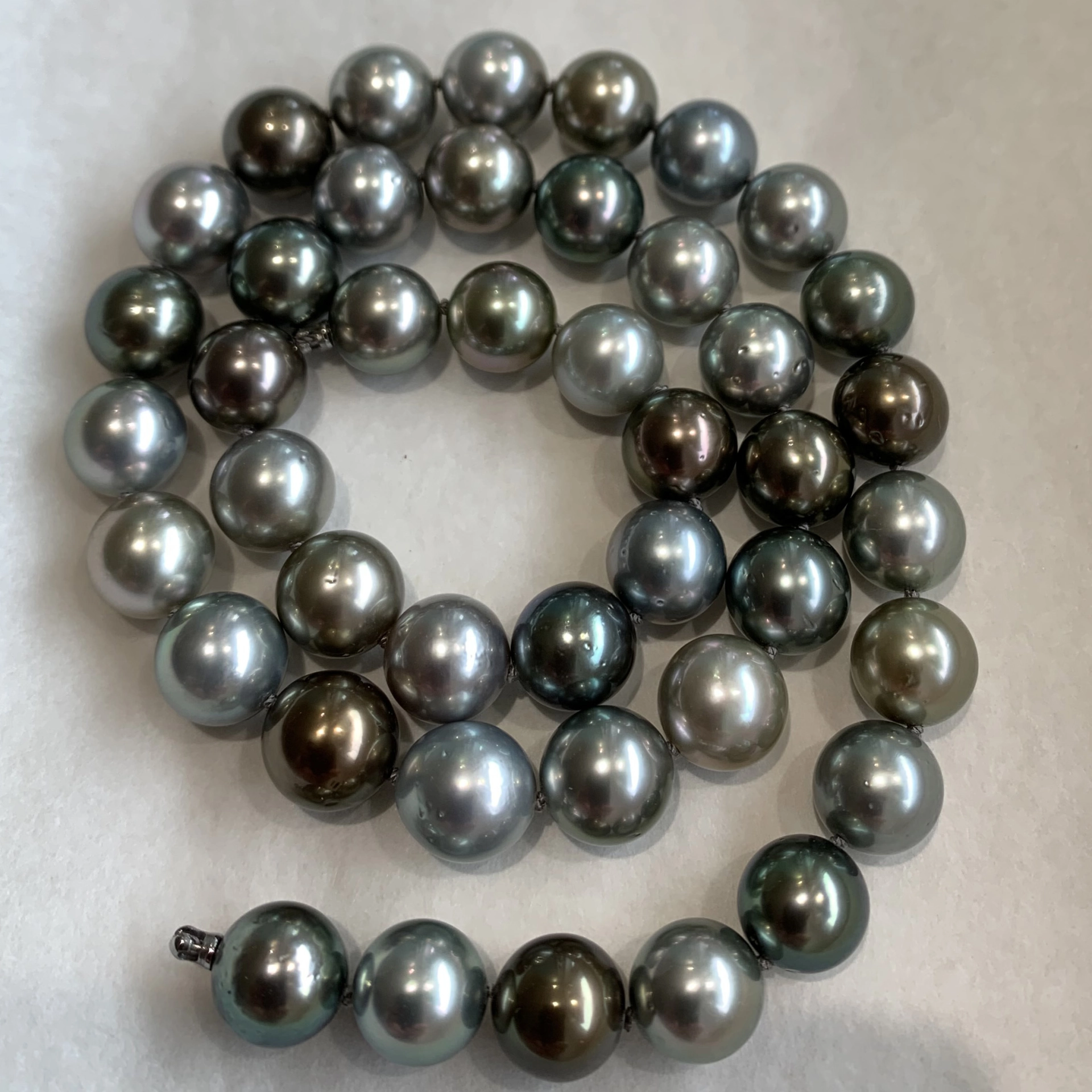 Tahitian Cultured Pearl Necklace 10-11 mm...beautiful natural Color
