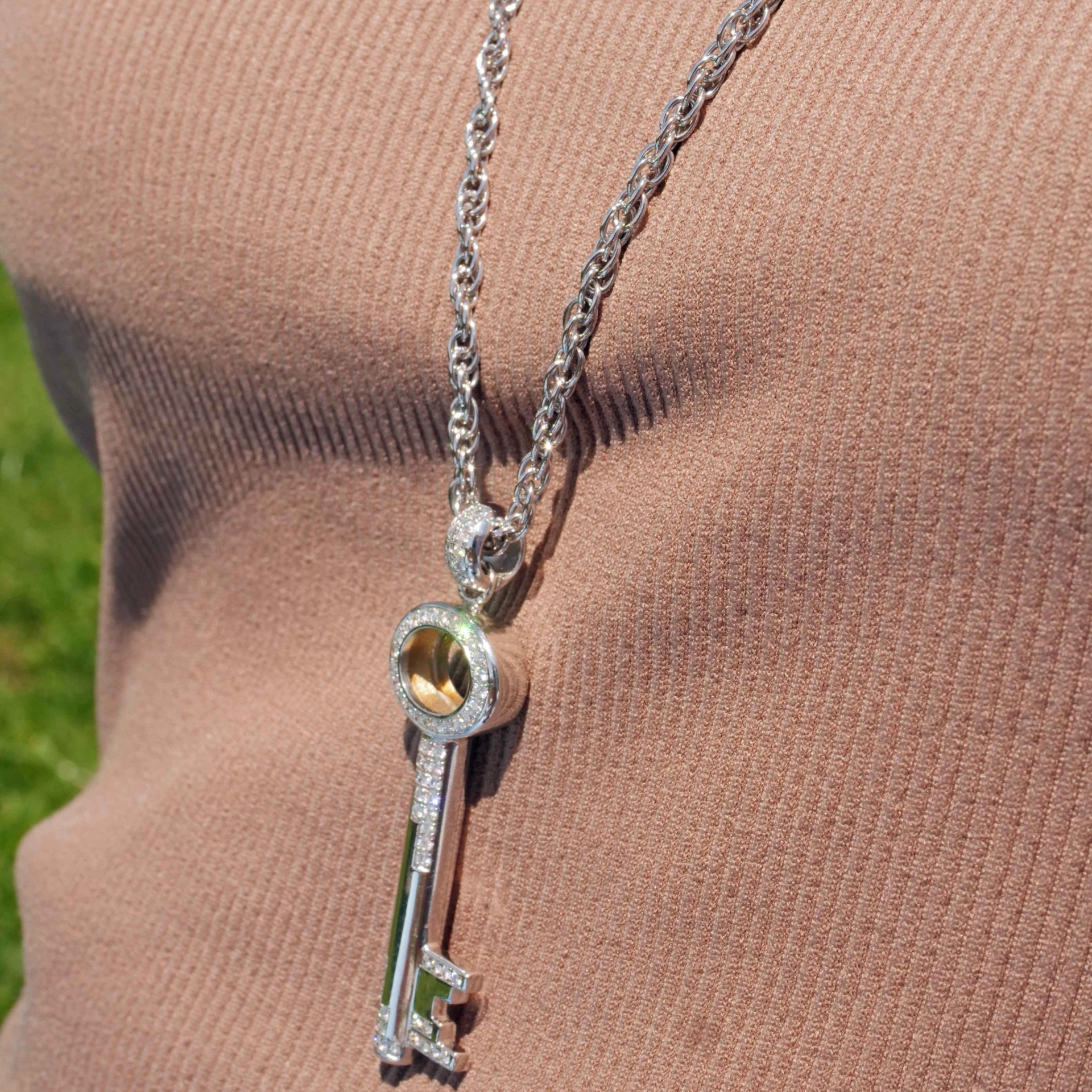 Key Pendant 18 kt solid Whitegold with Brilliants total 1 ct TW IF-VVS....so precious