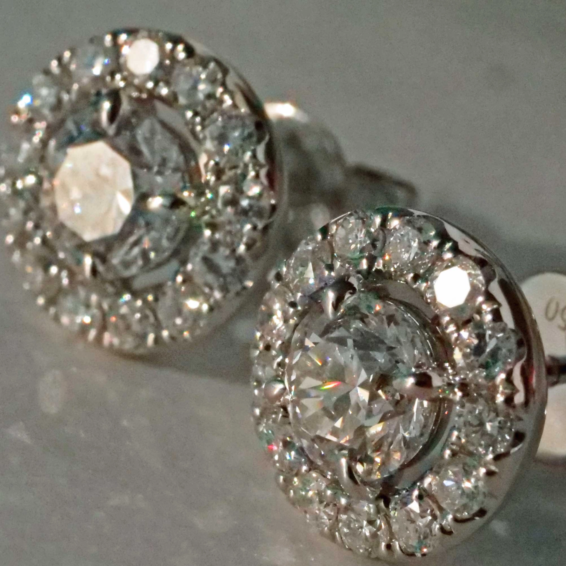 GIA certified full Cut Brilliant Earrings total 1 ct TW / VVS-VS White Gold 18 kt