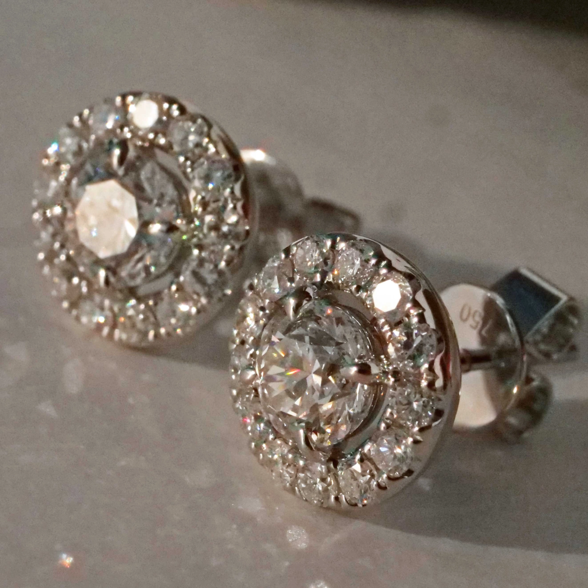 GIA certified full Cut Brilliant Earrings total 1 ct TW / VVS-VS White Gold 18 kt