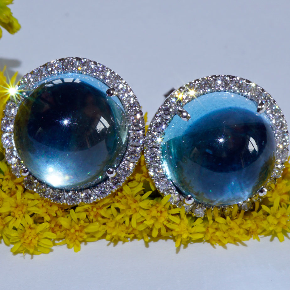 Bluetopas Brilliant Earstuds..deepblue Bubble...18 kt Whitegold....magical World