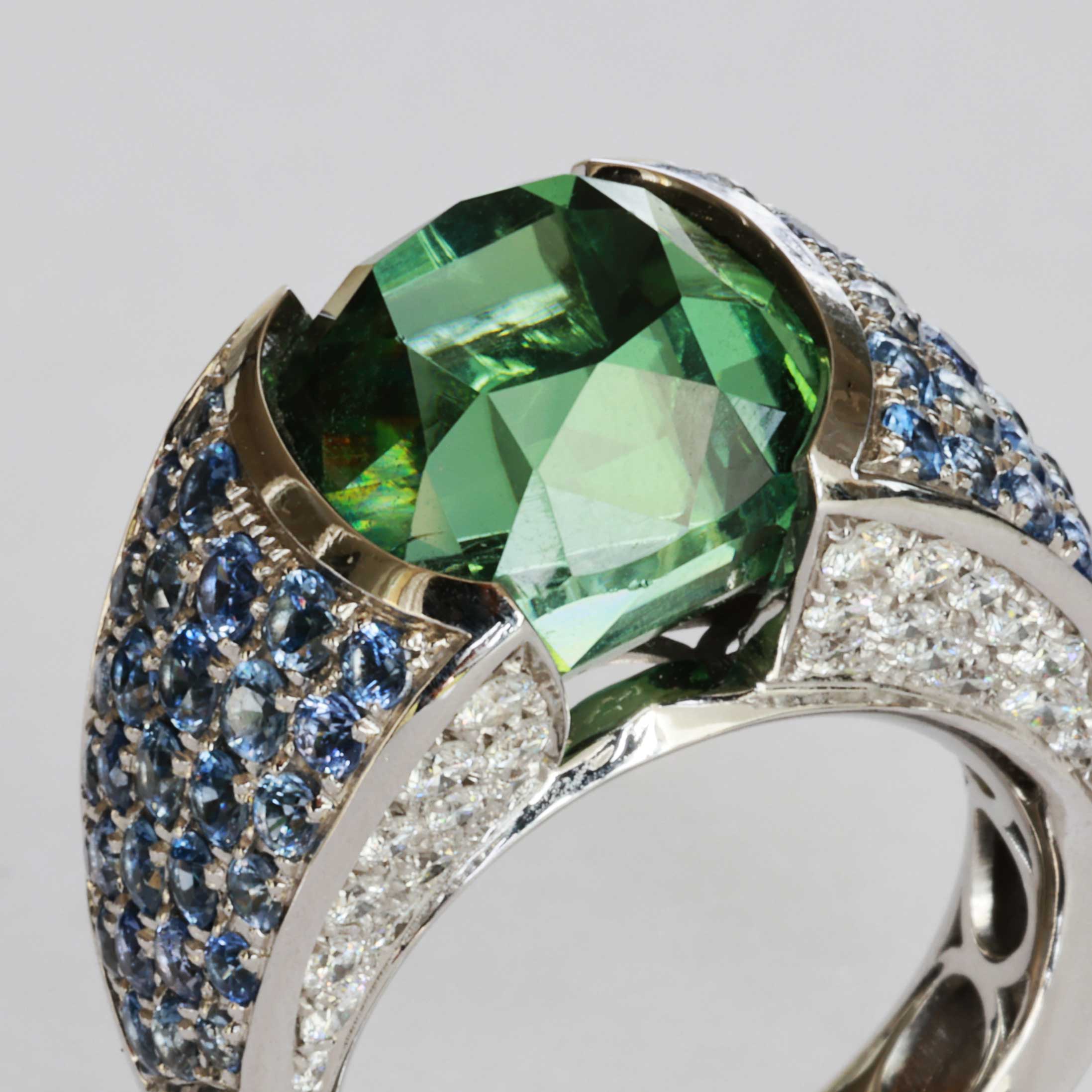Lagoon Green Turmalin Saphire Brilliant Ring 18kt Whitegold Afghanistan AAA+