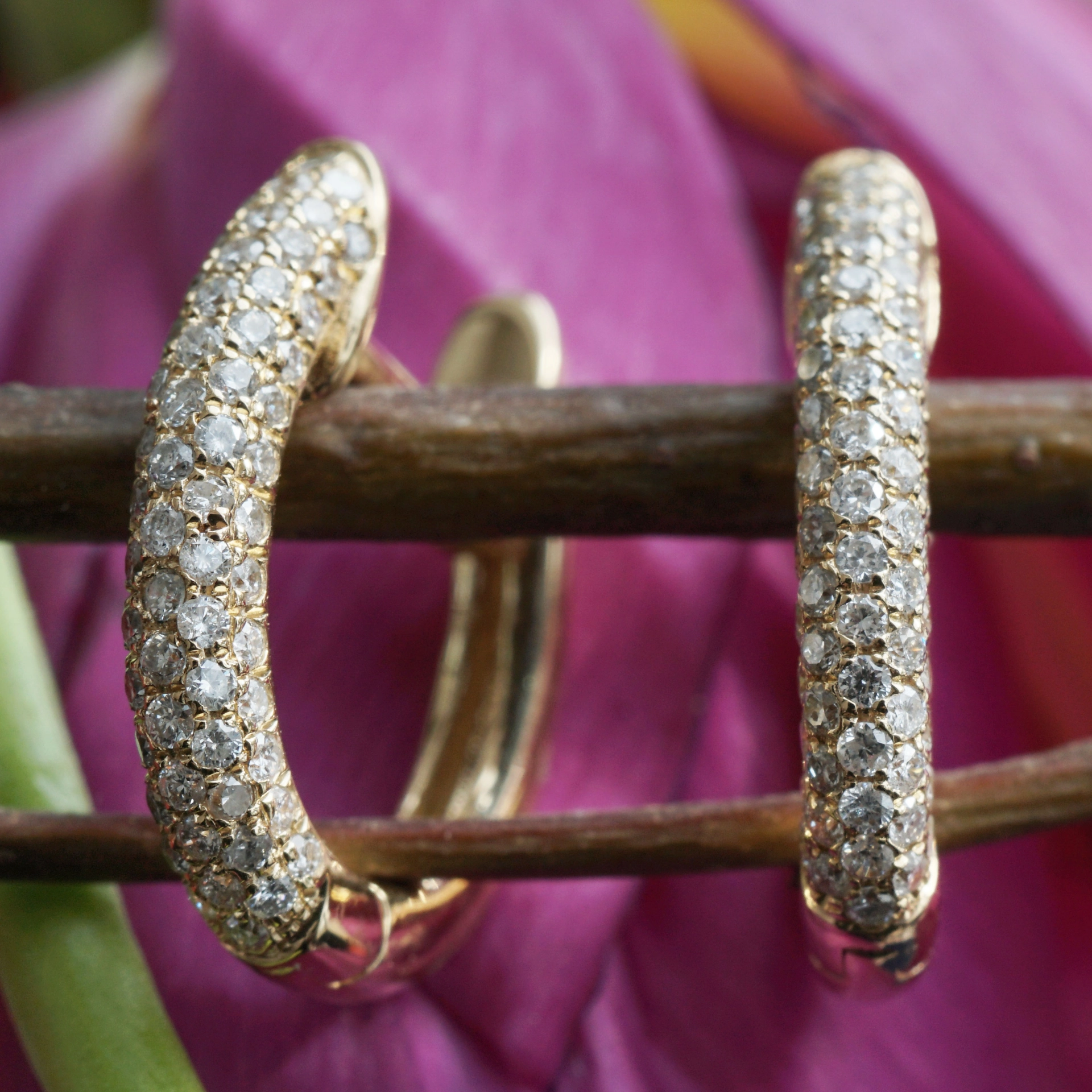 Brillant Halb Creole 14 x 2,5 mm 0.46 ct pavee weiss si-p 750er Gold