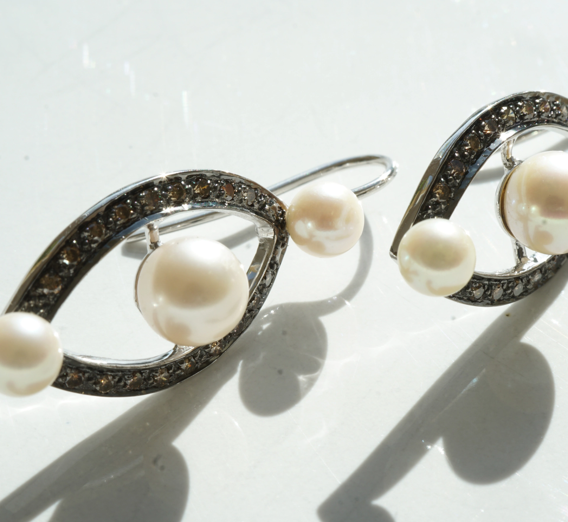 Brillant Perl Ohrhänger 750er Weissgold Ellipse Rivoire 0.44 ct schwarz-weiss 40 x 14 mm