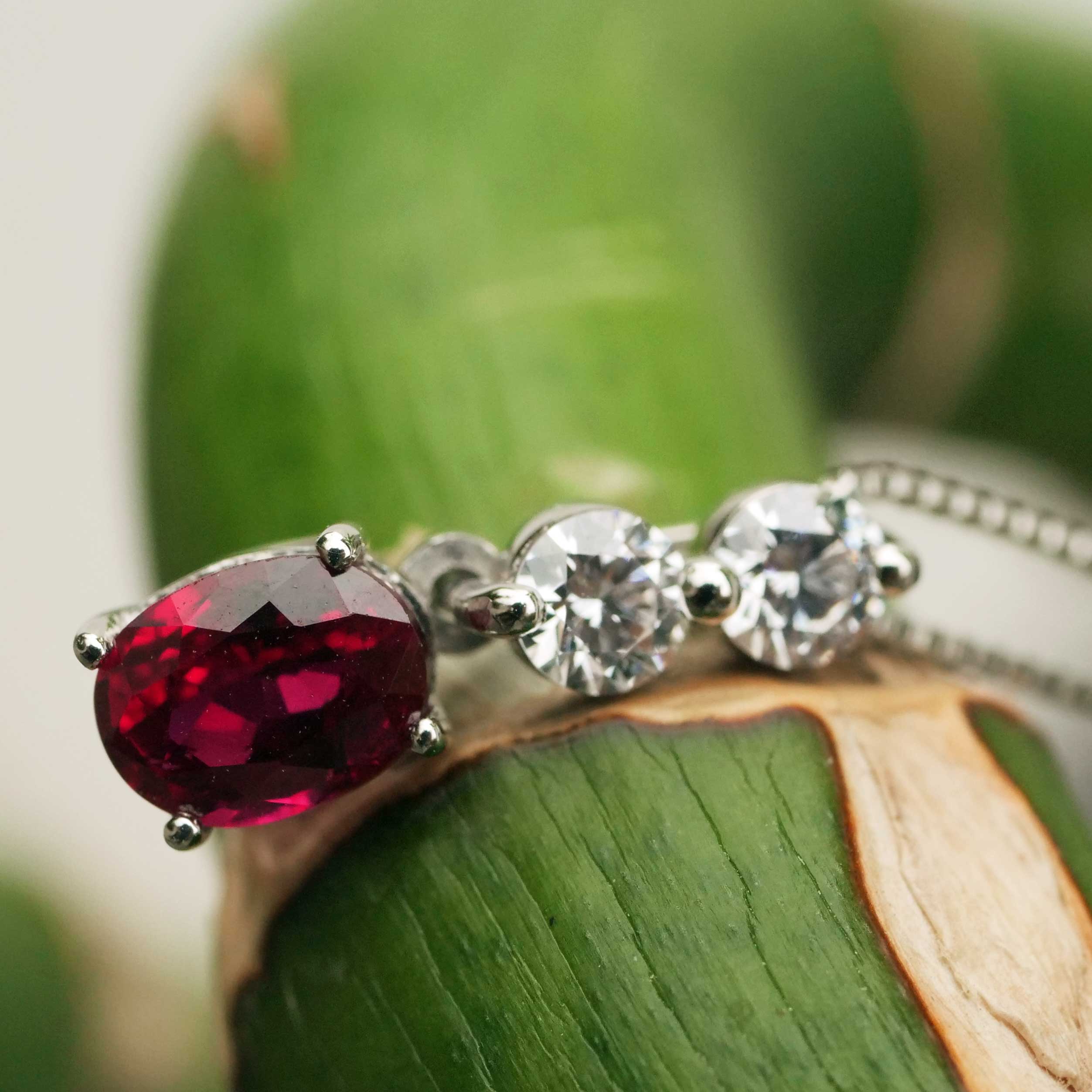 Ruby Solitaire Brilliant Petit Necklace 0.542 0.158 950 and Chain in 850 Platinum TOP Quality