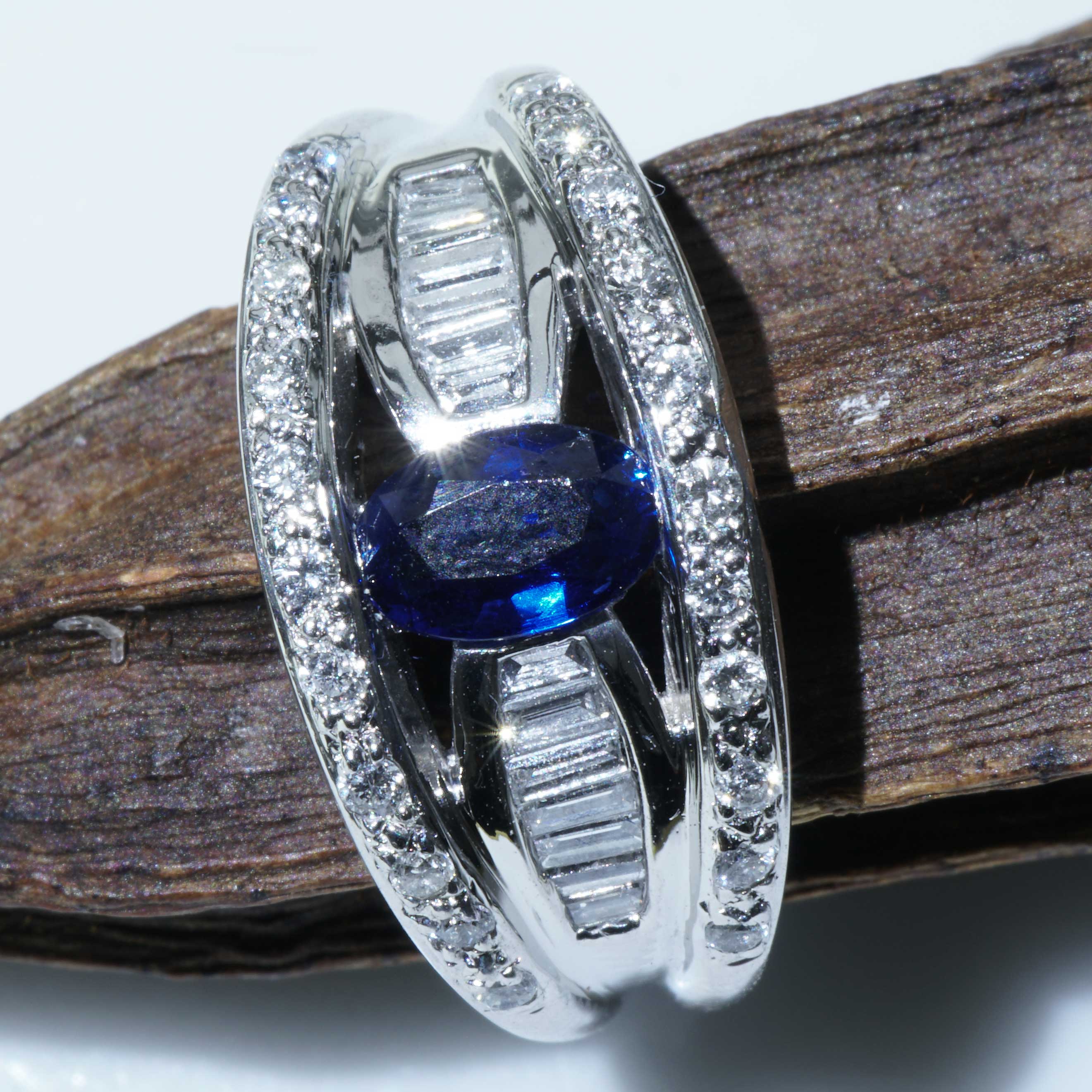 Sapphire Brilliant Ring 900 Platinum 0.65 ct 0.50 ct finest Sapphire and brilliant-cut Diamonds in Platinum