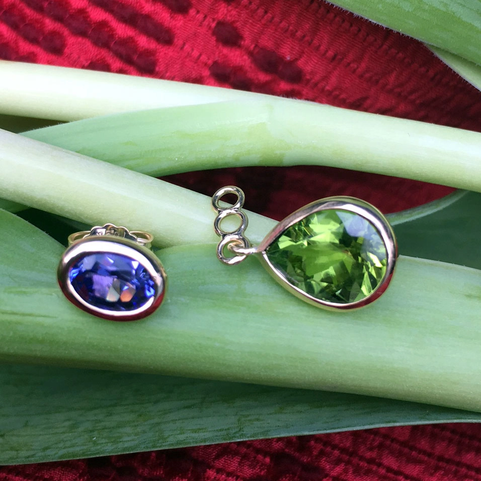 Tansanit Peridot Ohrhänger in 750er Gold