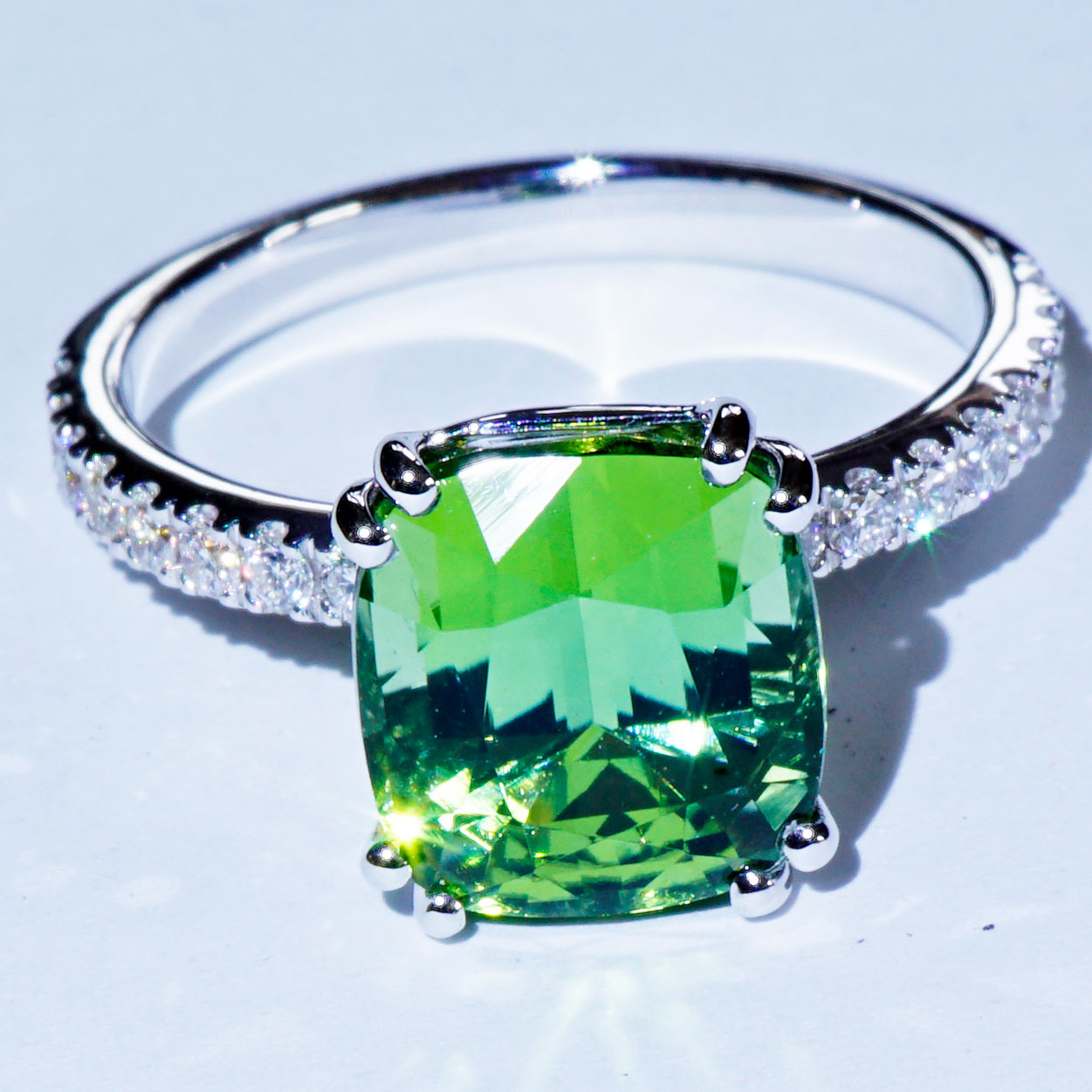 Lagun Green-Blue Tourmaline Brilliant Ring 750 white gold 4.86 ct 0.33 ctTop Quality from Afghanistan
