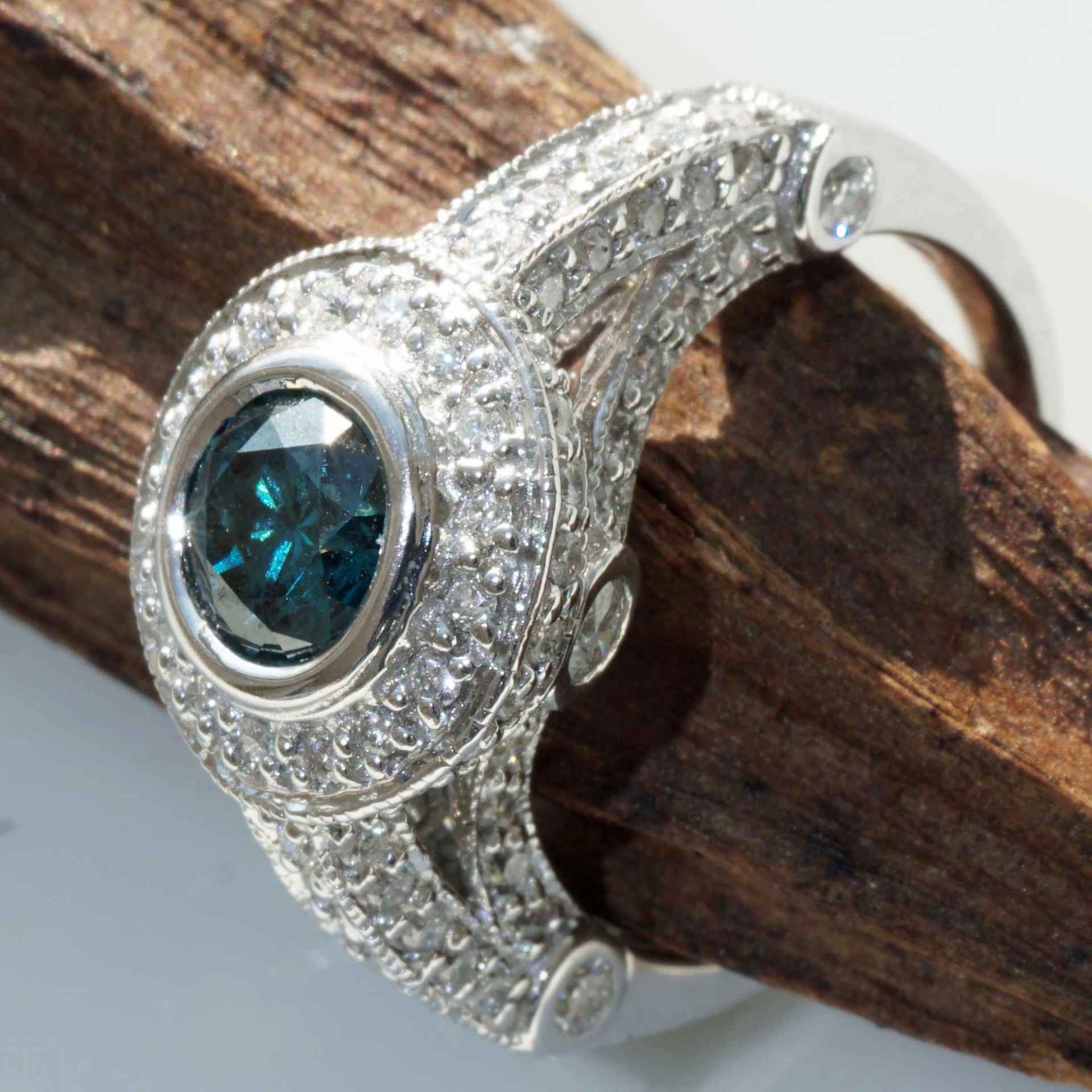 Diamond Ring with blue and white Diamonds 1.81 ct...exciting handmade
