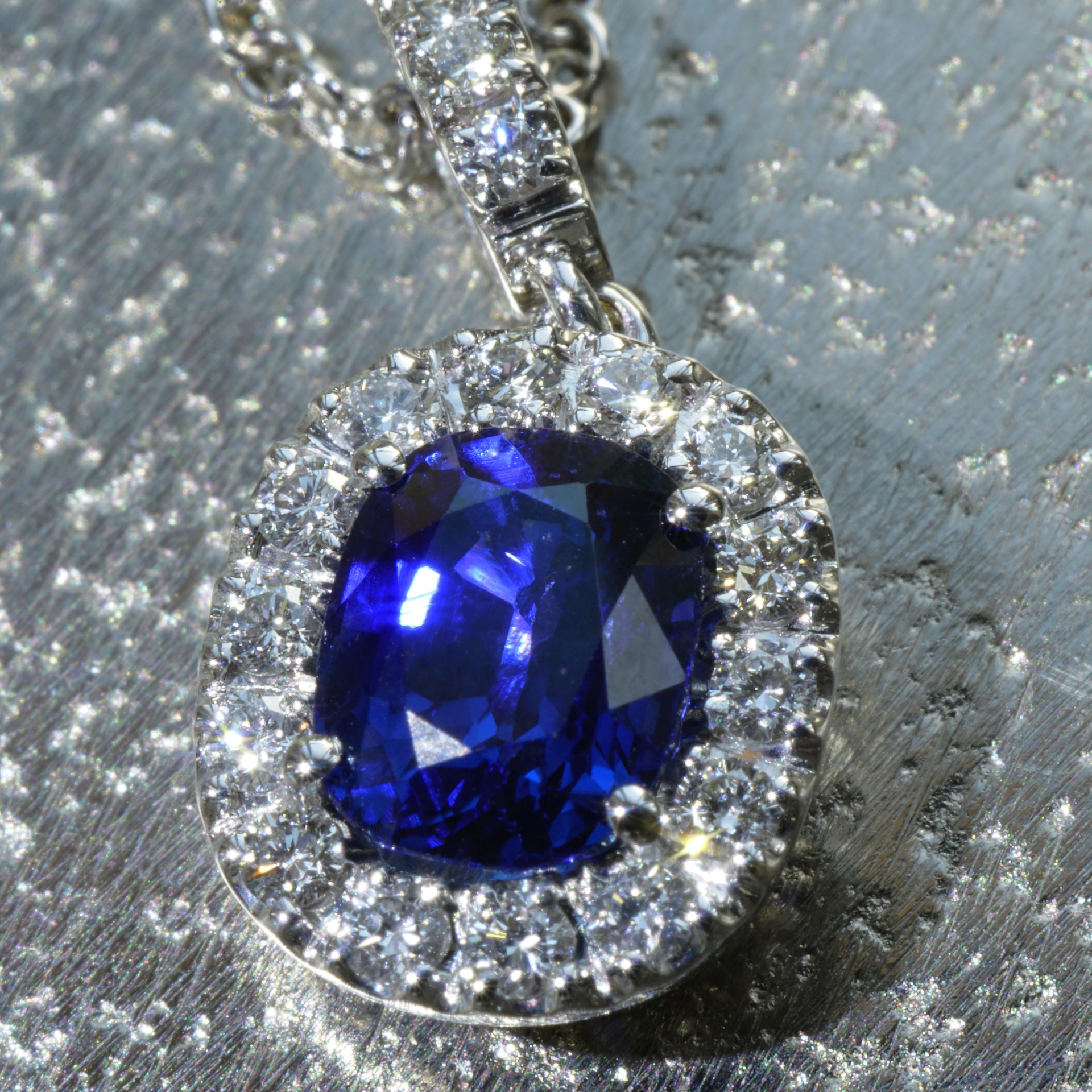 Top Saphire Brilliant Pendant with Chain 18 kt White Gold 1.14 ct AAA+