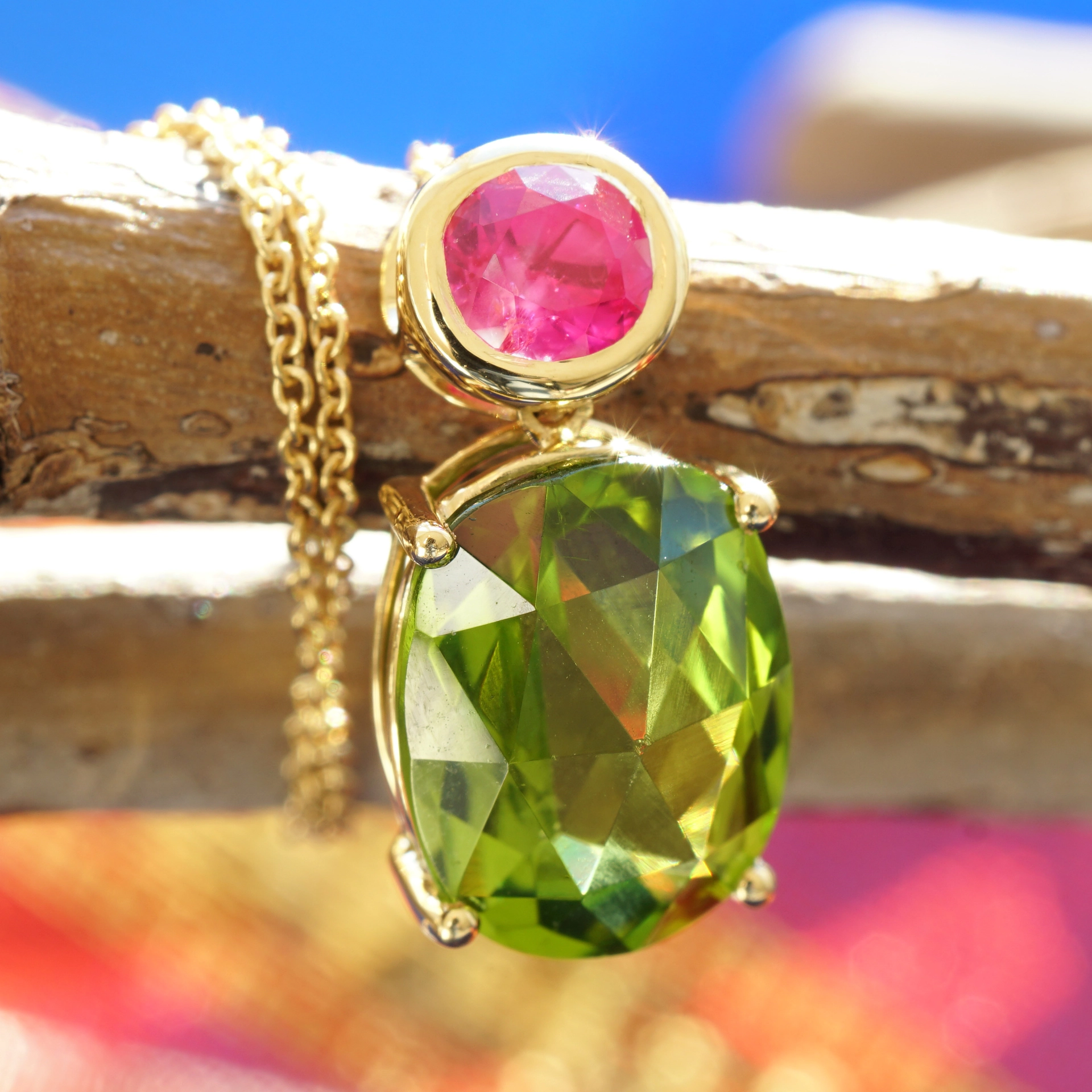 Rubin Peridot Anhänger m. Kette 750er Gelbgold 5.11 ct 0.63 ct AAA+