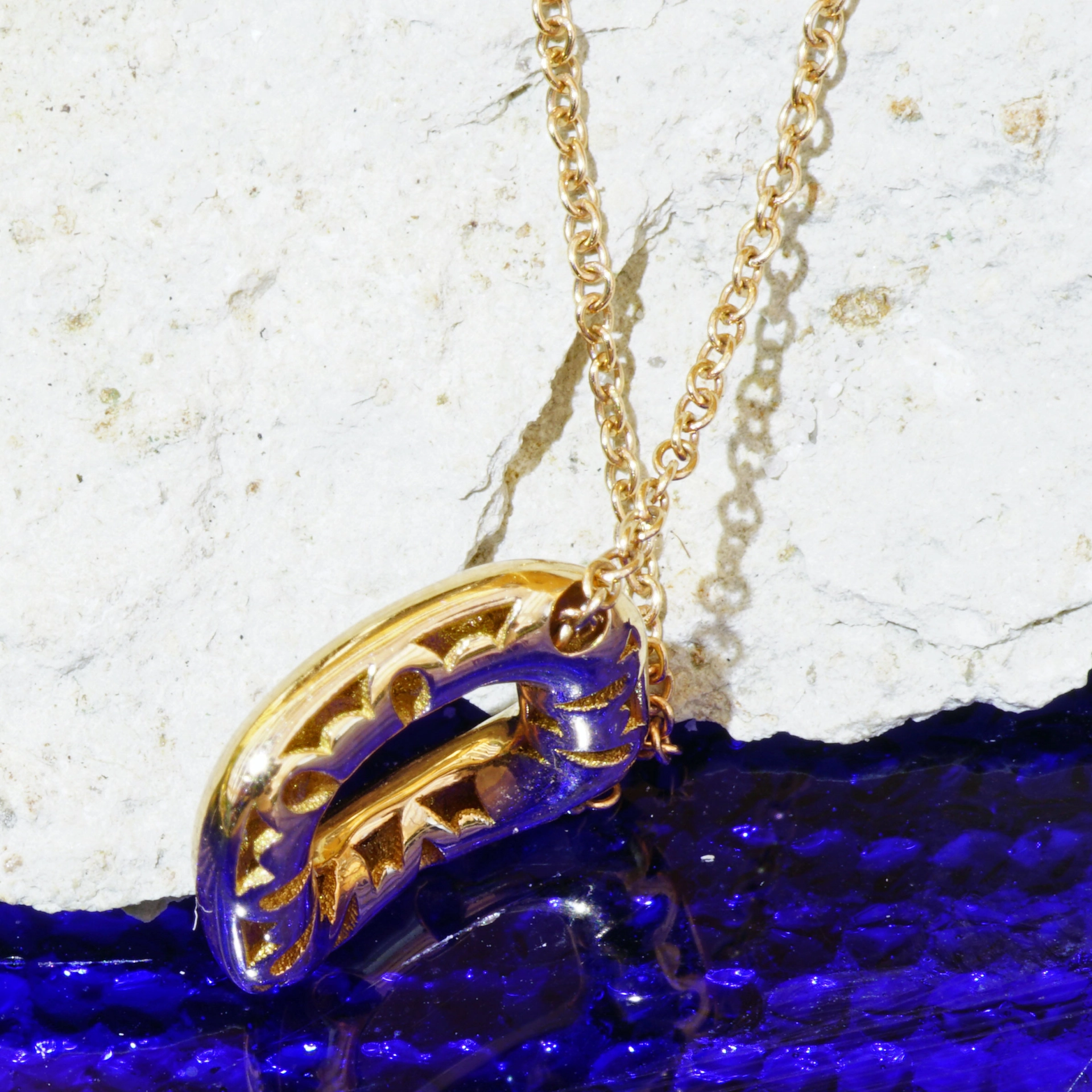 A chic Diamond Pendant that convinces....18 kt Rosegold made in Italy