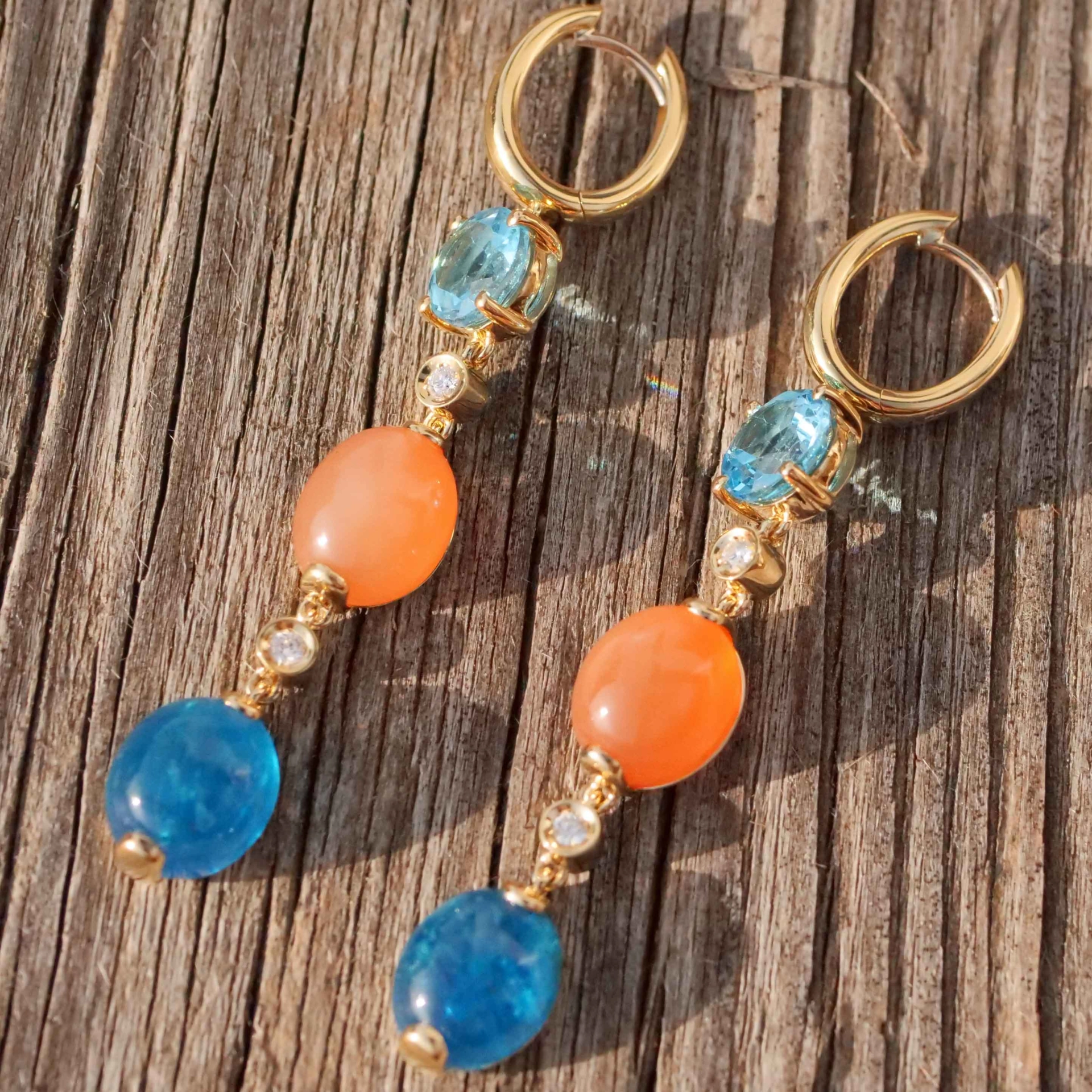 Neon blue paraibacolored Apatite Topaz and Moonstone Earrings 18 kt Jewellery 