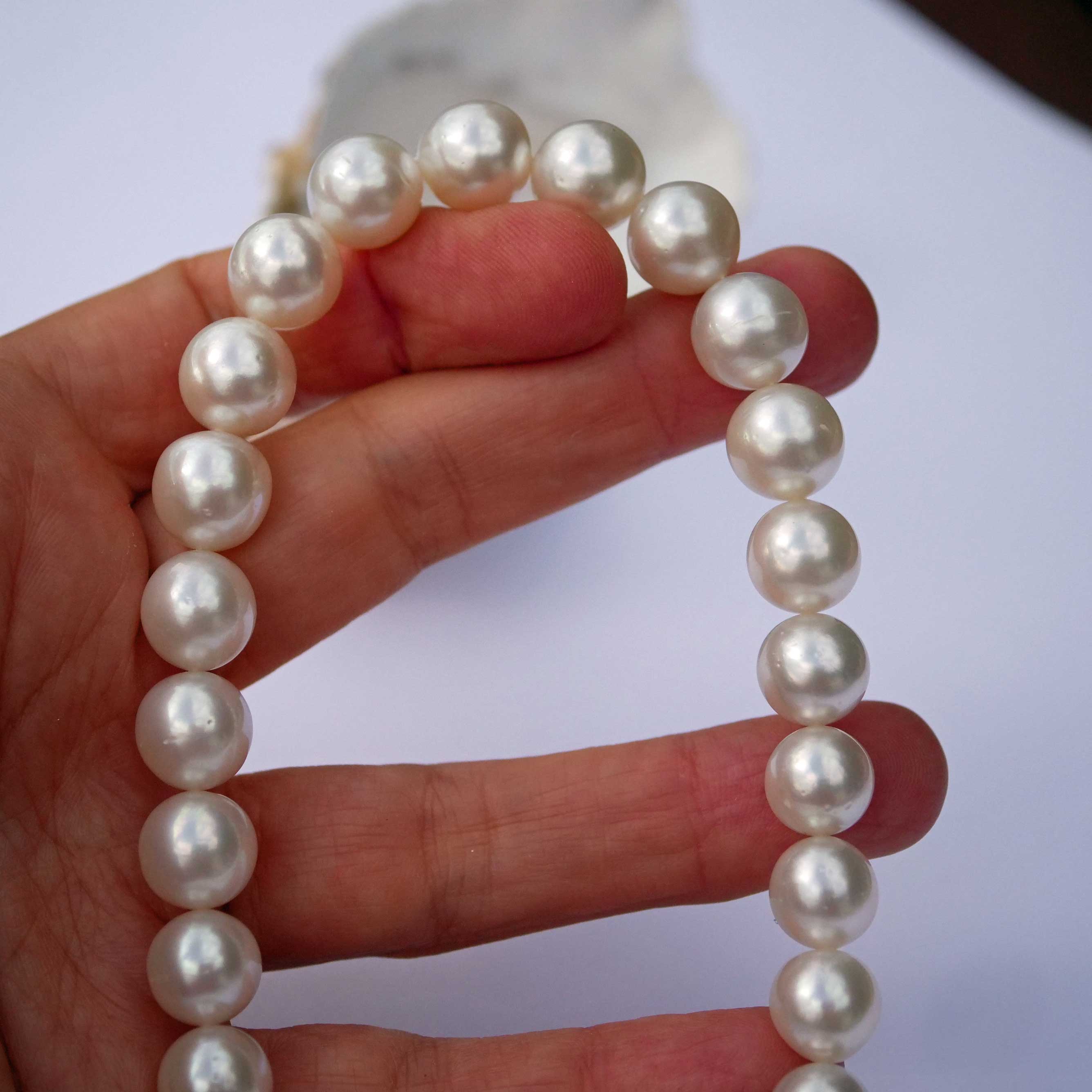 SOUTH SEA Cultured Pearl Strand white AAA+ FINE Luster round 11.9 x 9.0 mm elegant classic