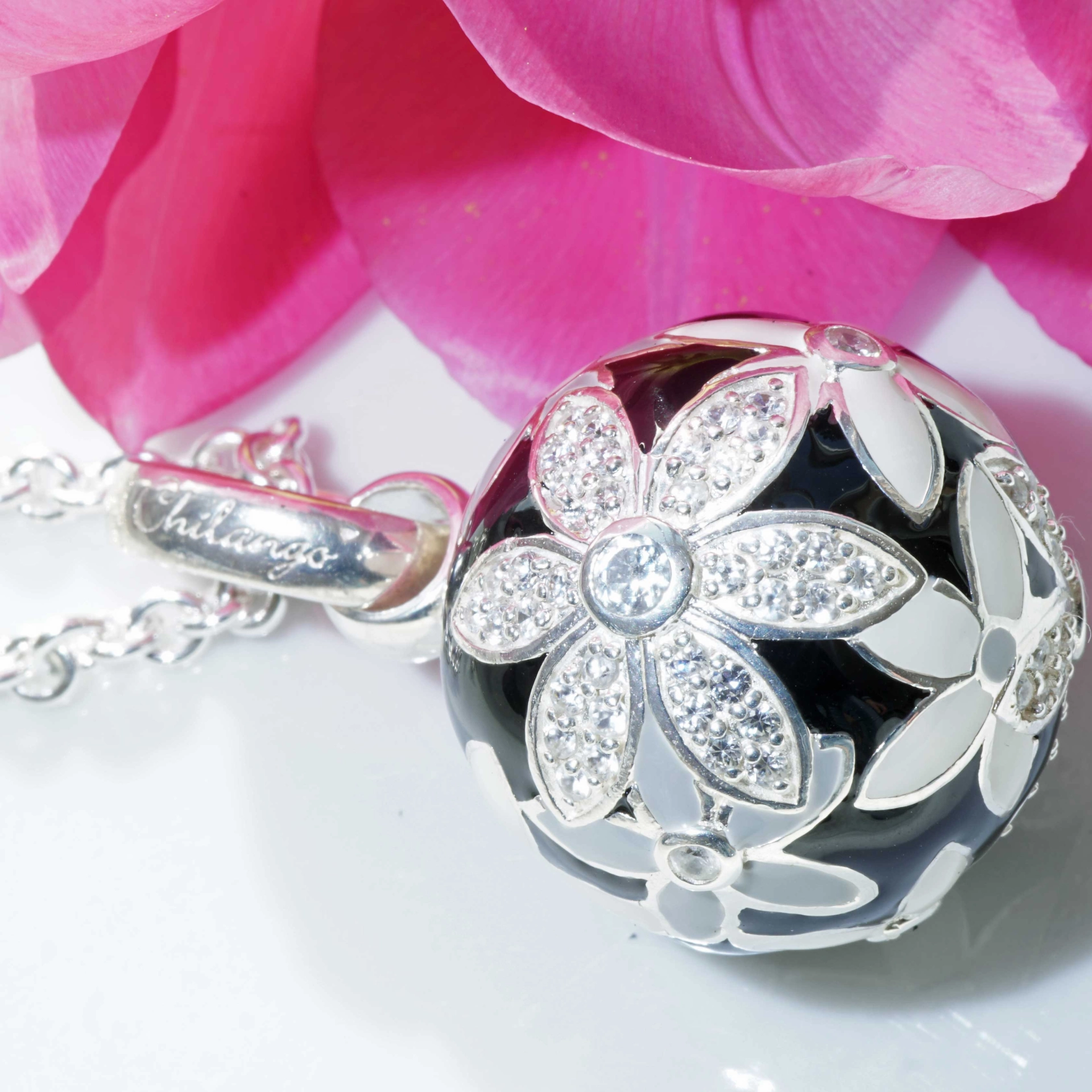 Chilango Pendant Faberge white black Flower with Circonia 925 Silver Enamel