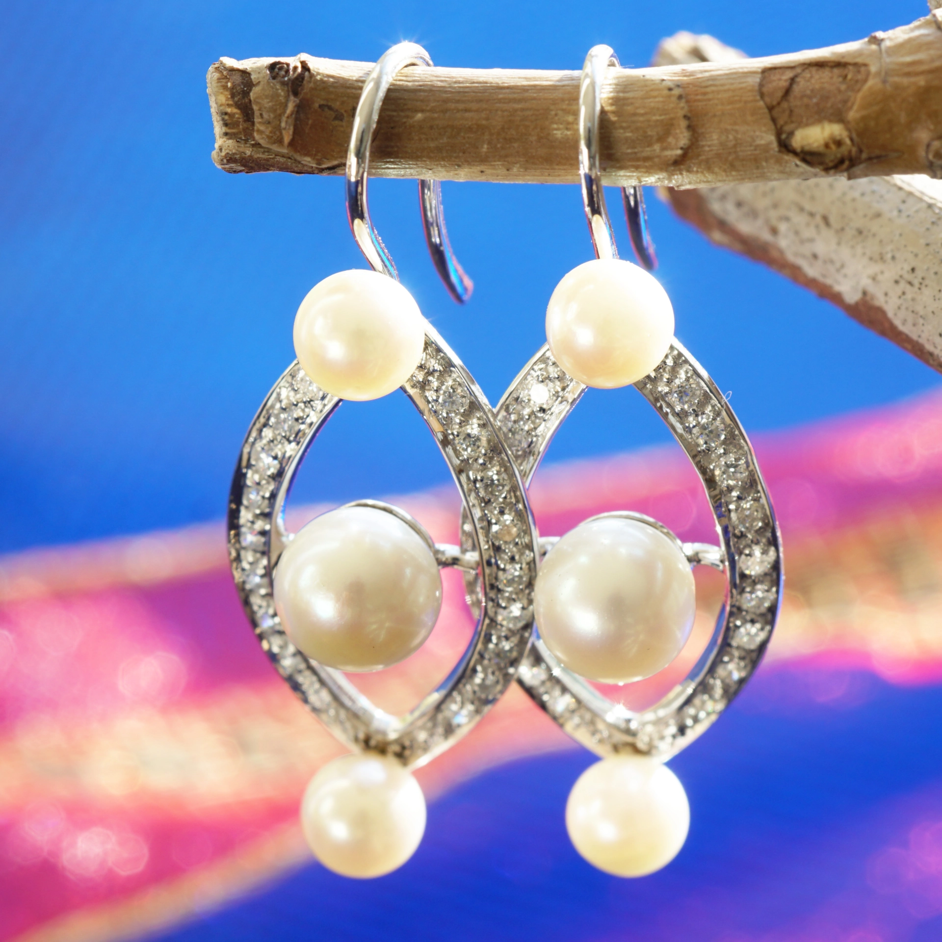Diamond Pearl Earrings 18 kt Whitegold....Ellipse Revoire