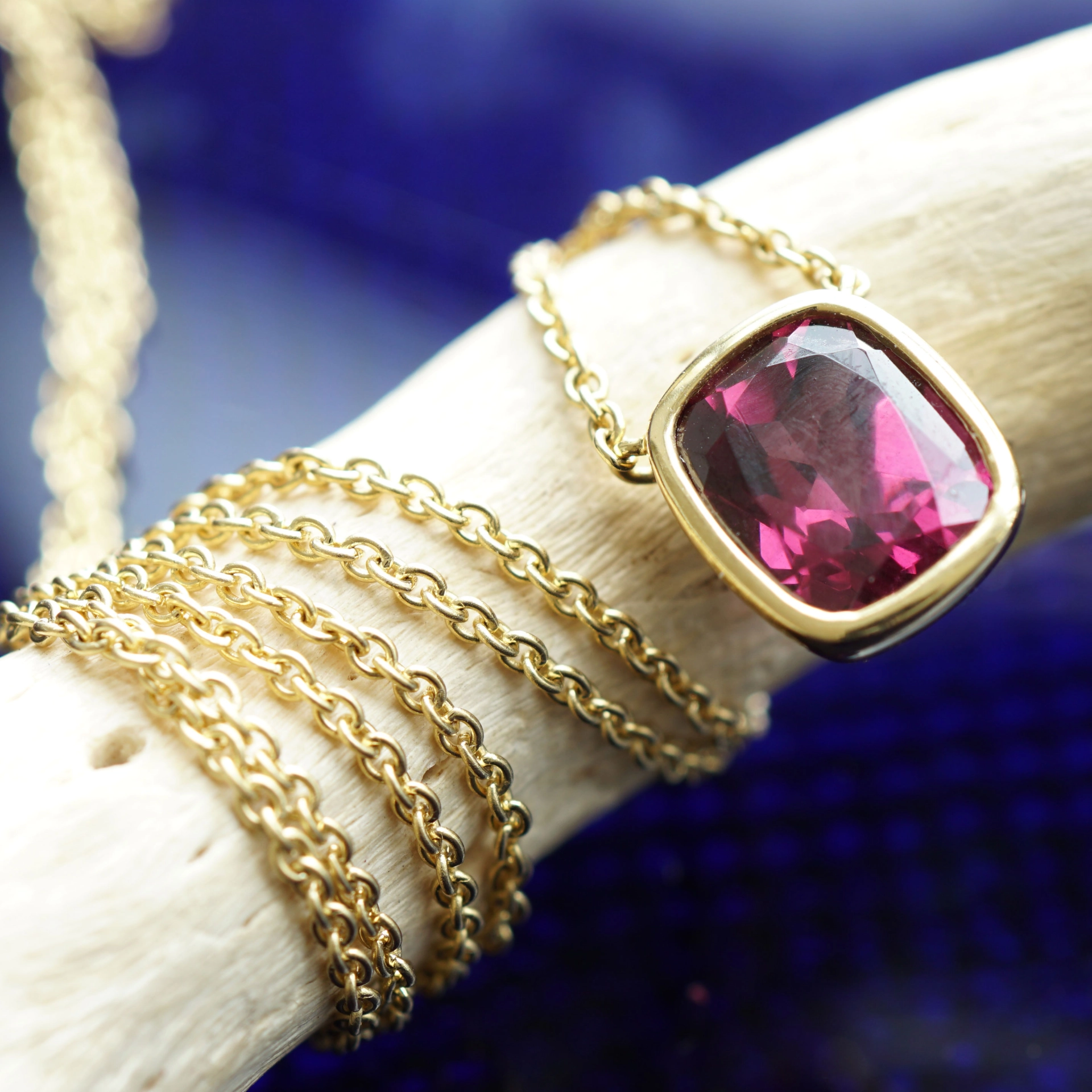 Rhodolithe Necklace 18 kt Yellowgold...Lifeblood Color Violet-Red