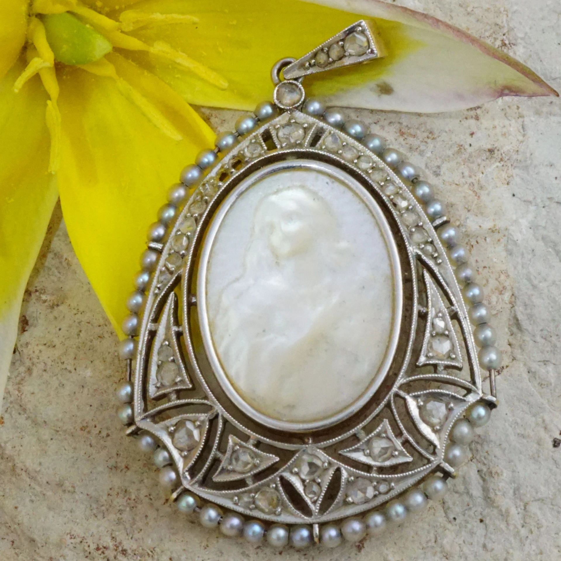 Original Art Nouveau Pendant in Platinum Yellow Gold around 1920