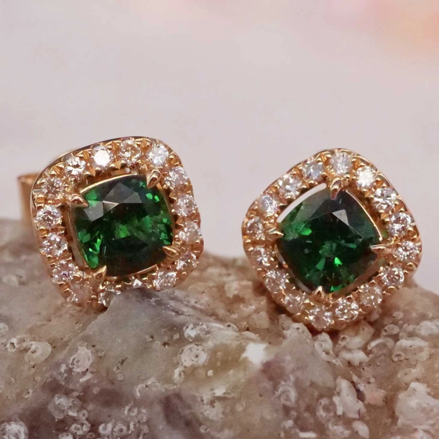Tsavorith Brilliant Earstuds 18 kt Yellow Gold 1.42 ct 0.25 ct...what a amazing Color