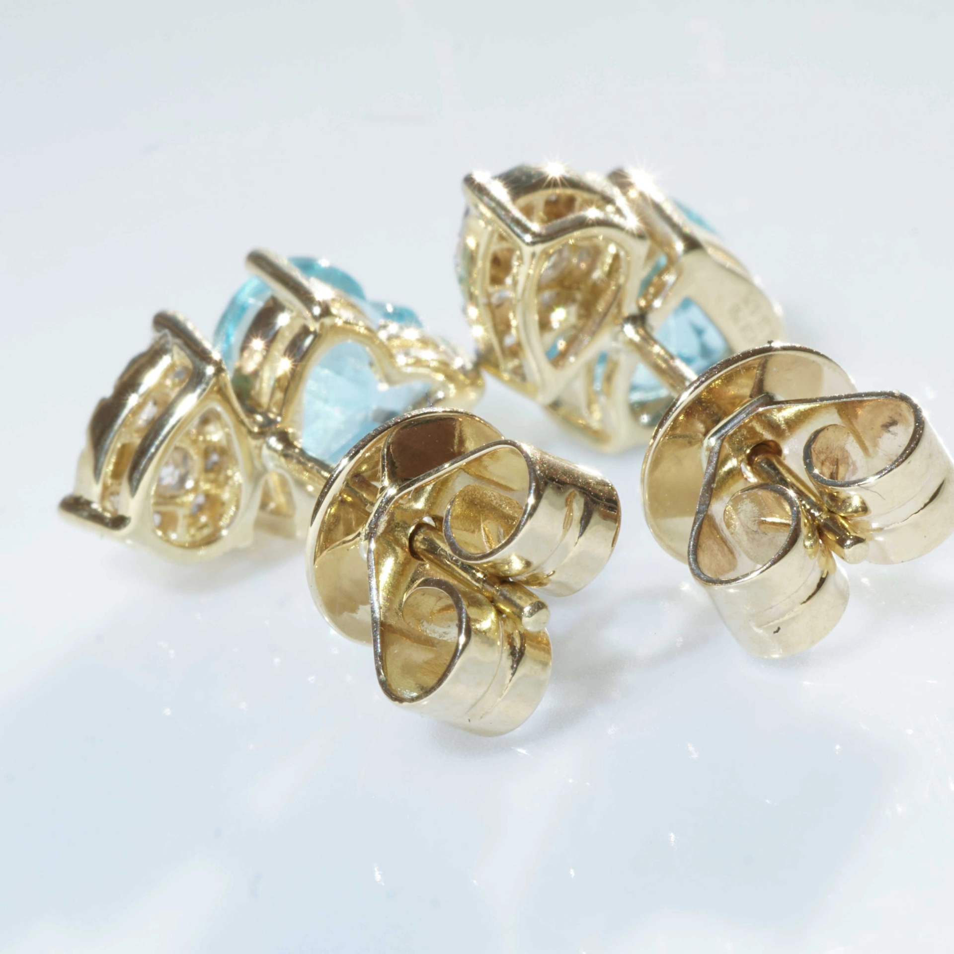 Heart shaped Blue Topaz Earrings 18 kt Yellow Gold with Diamonds