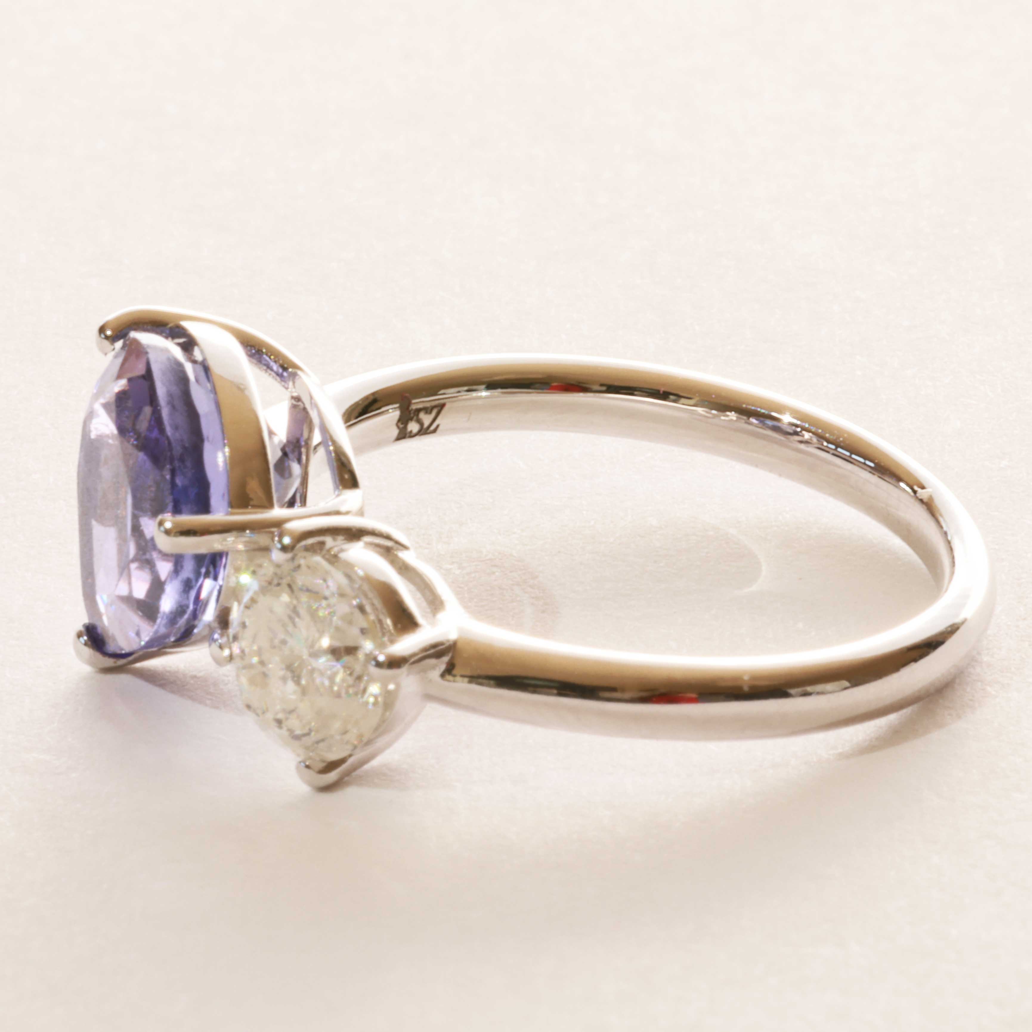 Tanzanite Brilliant Ring 750 White Gold 2.30 ct 0.42 ct great Design to combine as a Plug-in 